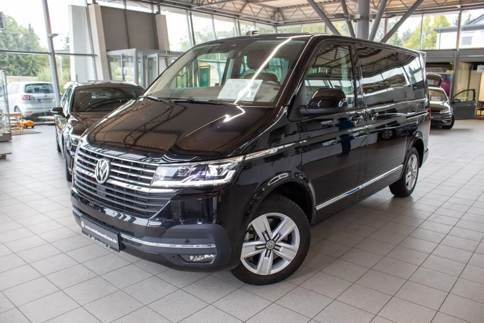 Volkswagen T6 Multivan 6.1 Generation Six | DSG | LED | Navi | ACC | Park Zwart - 1
