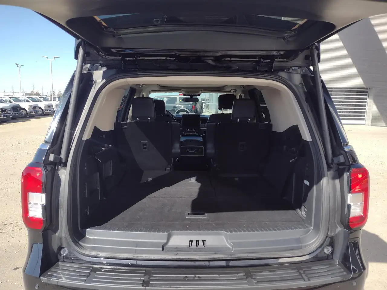 Ford Expedition снимка Ford Expedition