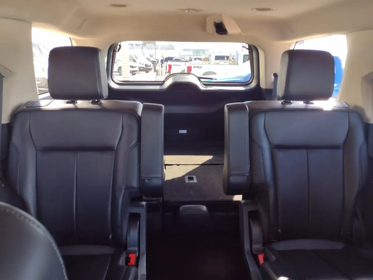 Ford Expedition снимка Ford Expedition