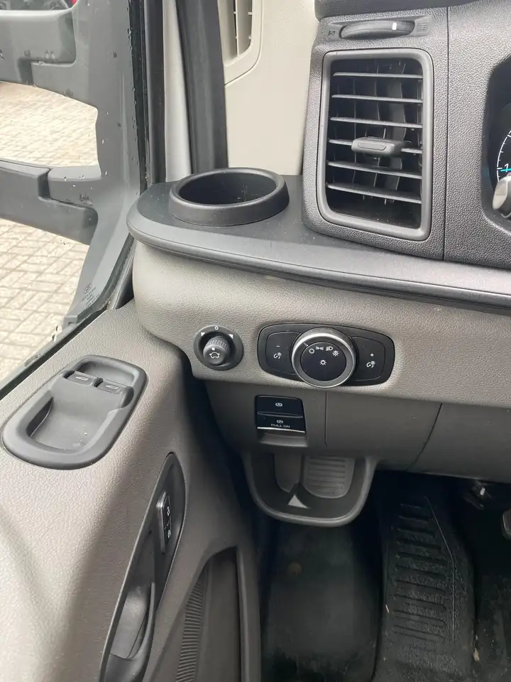 Ford Transit снимка Ford Transit