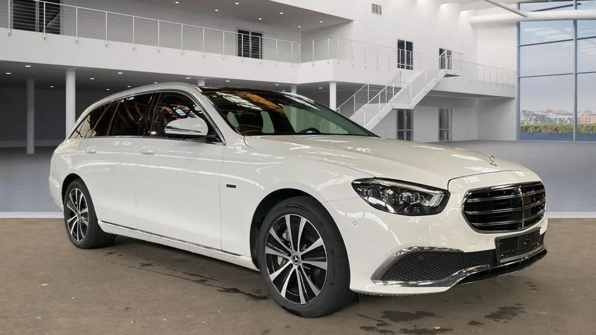 Mercedes-Benz E 300 de Pano*Mubeam*HUD*360*belüSitz*Memory Белый - 1