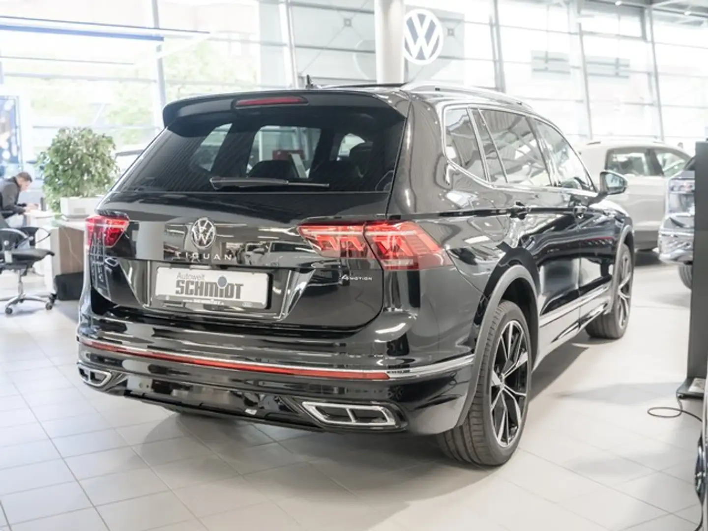 Volkswagen Tiguan Allspace R-Line 2,0l TSI 4Motion 7-Gang-DSG Fekete - 2