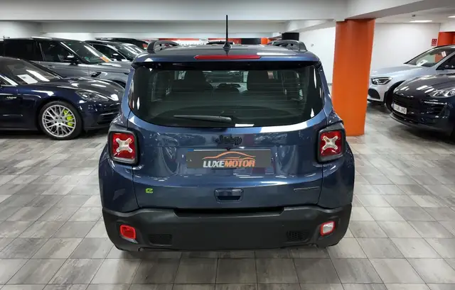Jeep Renegade view 5