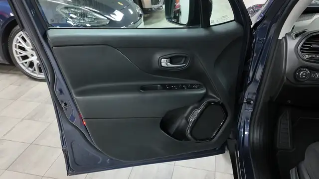 Jeep Renegade view 14