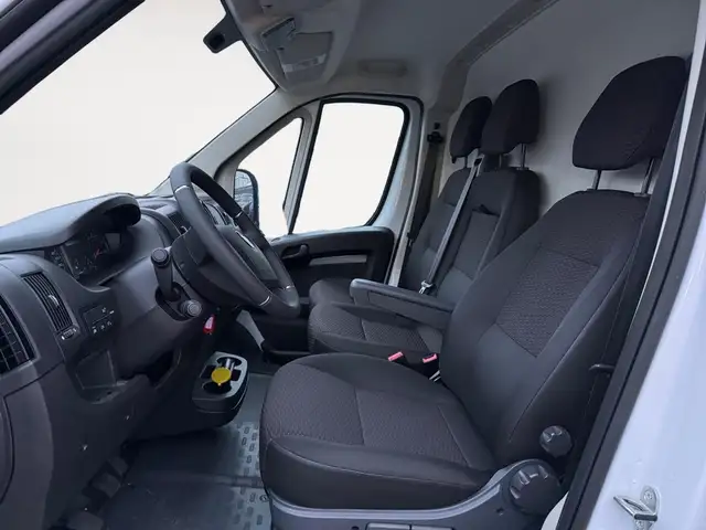 Opel Movano view 6