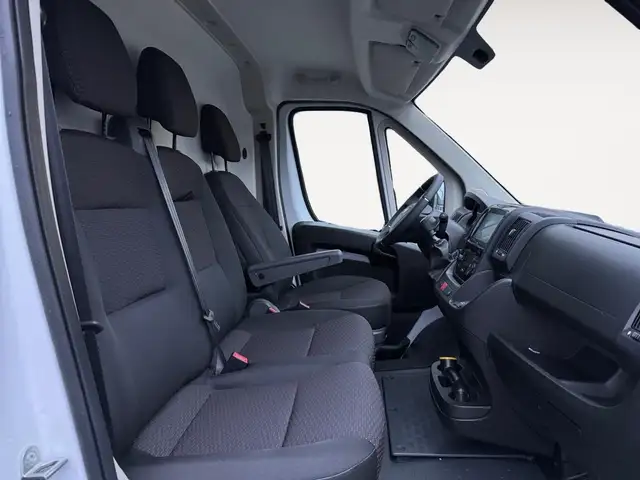 Opel Movano view 5