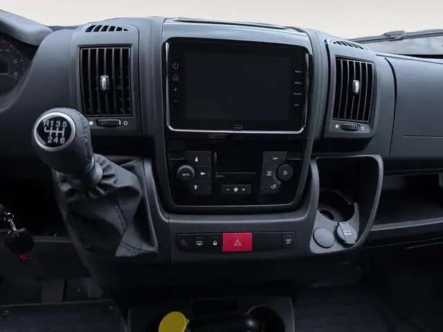 Opel Movano view 7