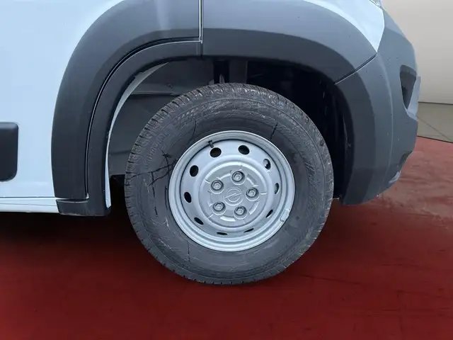 Opel Movano view 12