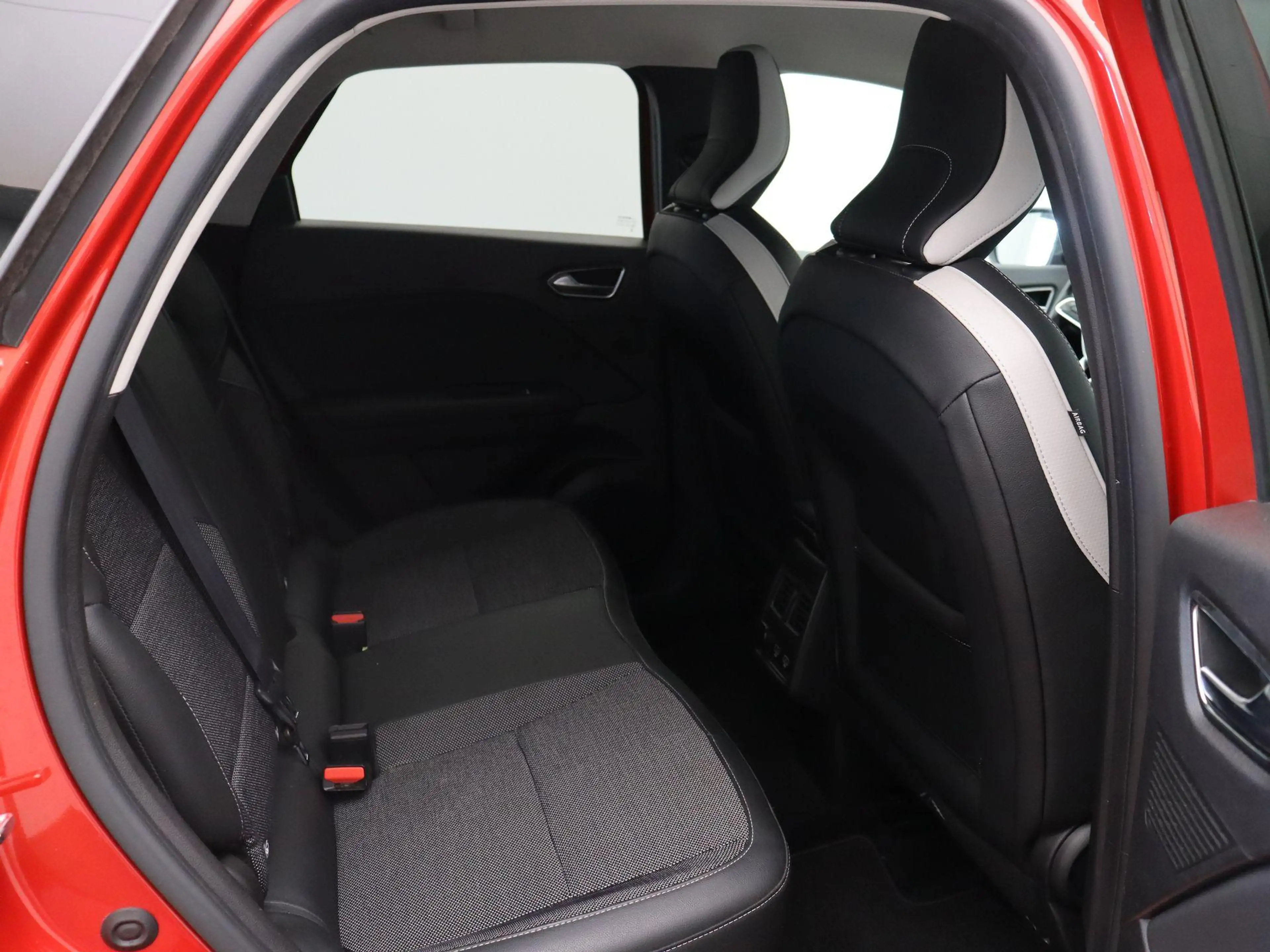 Renault Captur 1.6 E-Tech Plug-in Hybrid 160 Intens | 89% SOH | T — photo 9