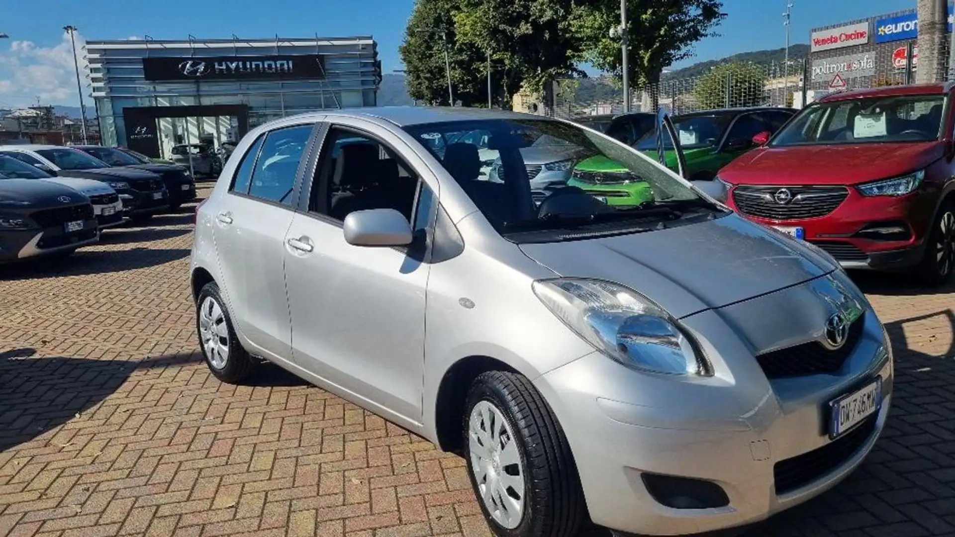 Toyota Yaris 1.0 5 porte Sol Gris - 2