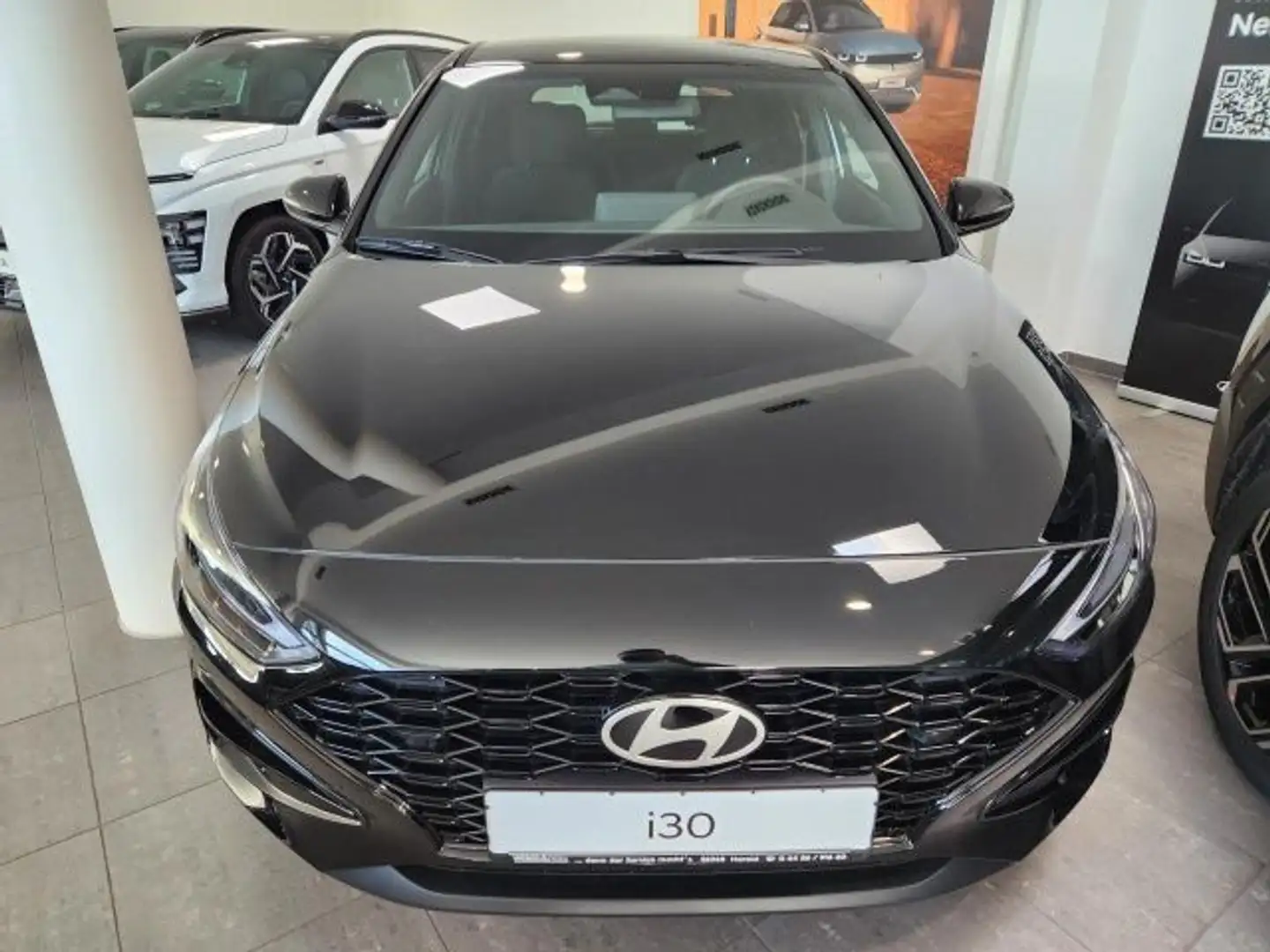 Hyundai i30 5-Türer (MY25) 1.0 T-GDI (100PS) 6-MT 2WD ADVA Schwarz - 1