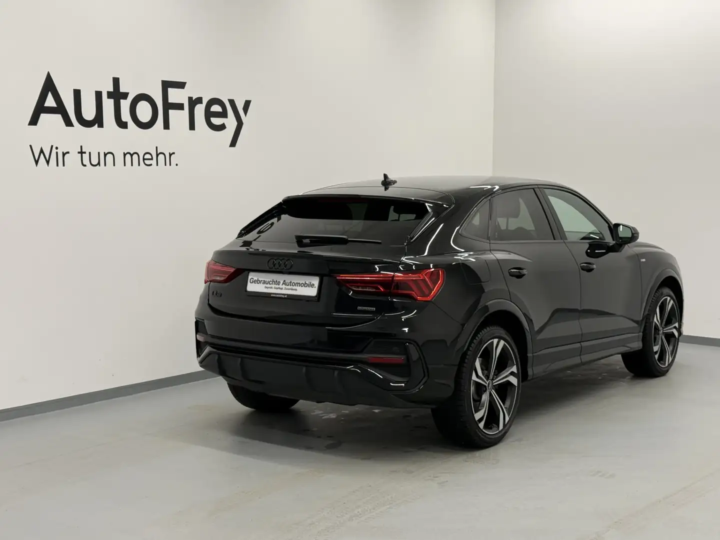 Audi Q3 Sportback 40 TDI quattro S- Schwarz - 2