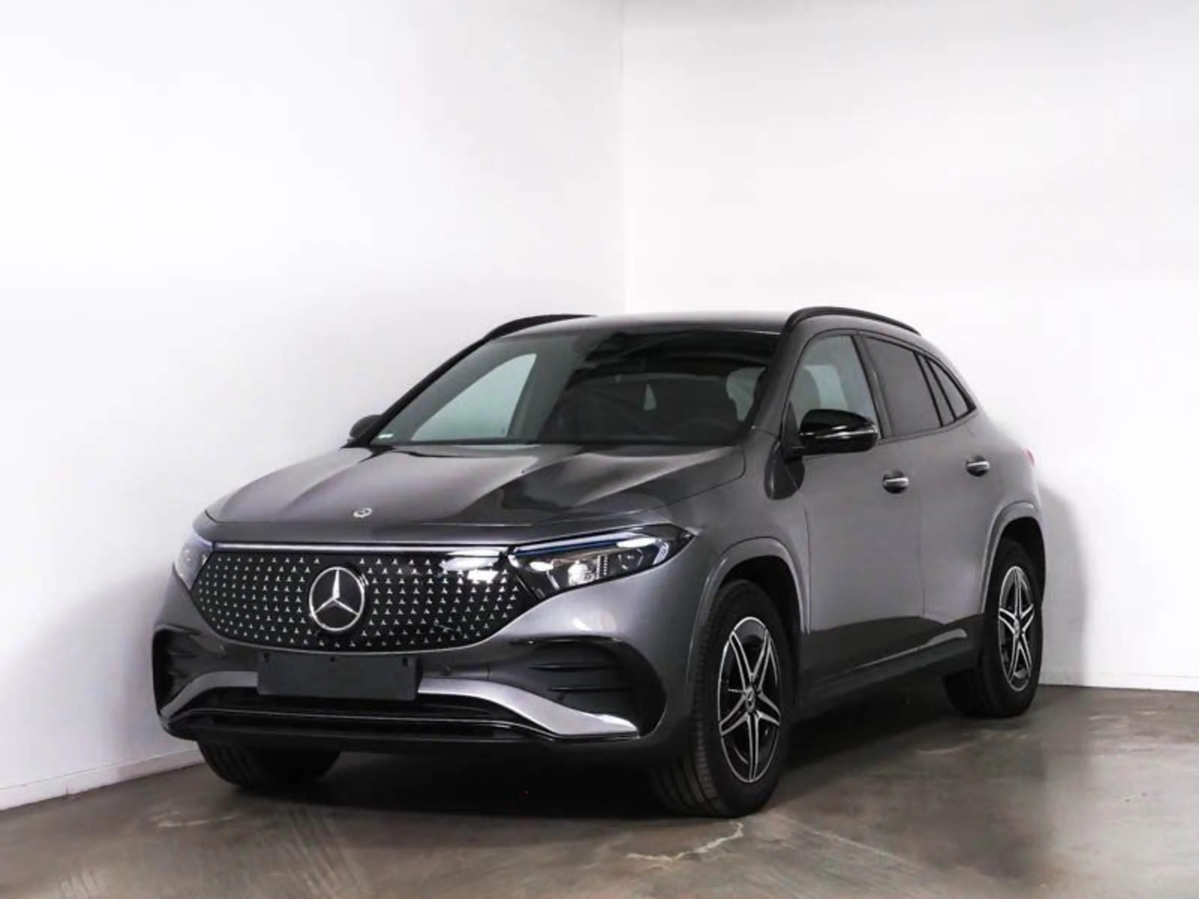Mercedes-Benz EQA 300 4M AMG PREM+AHK+FAHRASSI+HUD+360°+MEMORY
