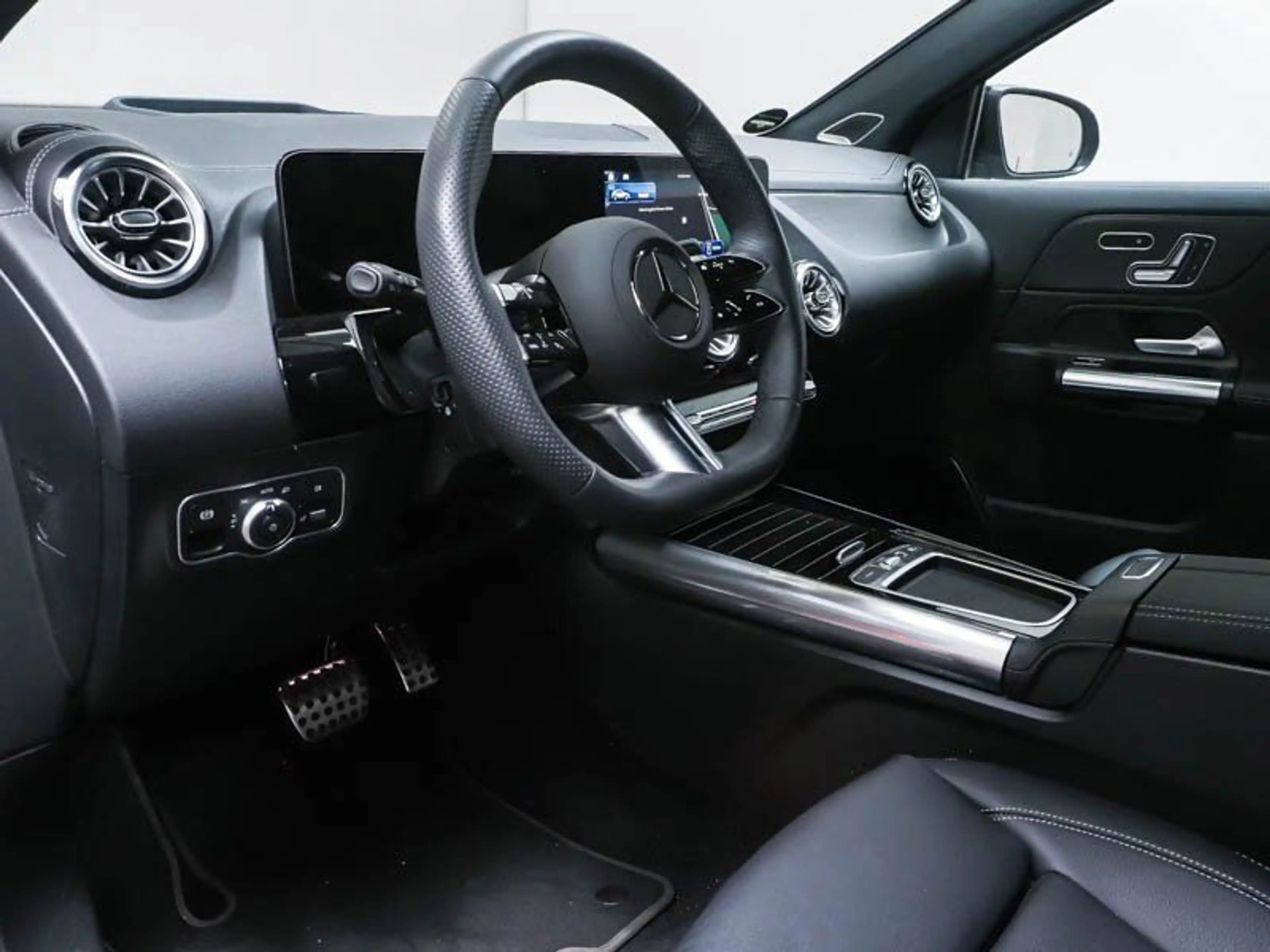 Mercedes-Benz EQA 300 4M AMG PREM+AHK+FAHRASSI+HUD+360°+MEMORY — photo 6