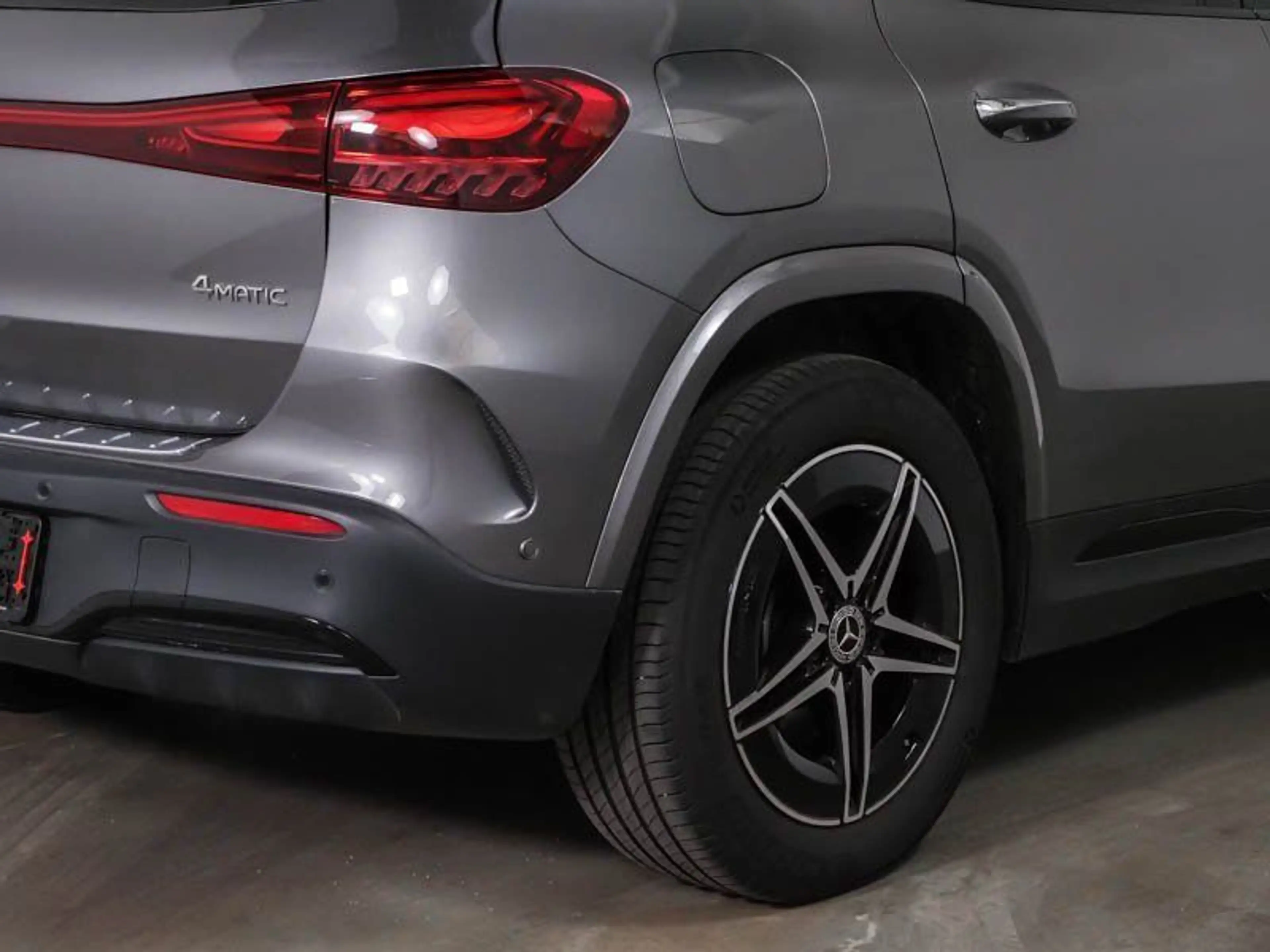 Mercedes-Benz EQA 300 4M AMG PREM+AHK+FAHRASSI+HUD+360°+MEMORY — photo 4