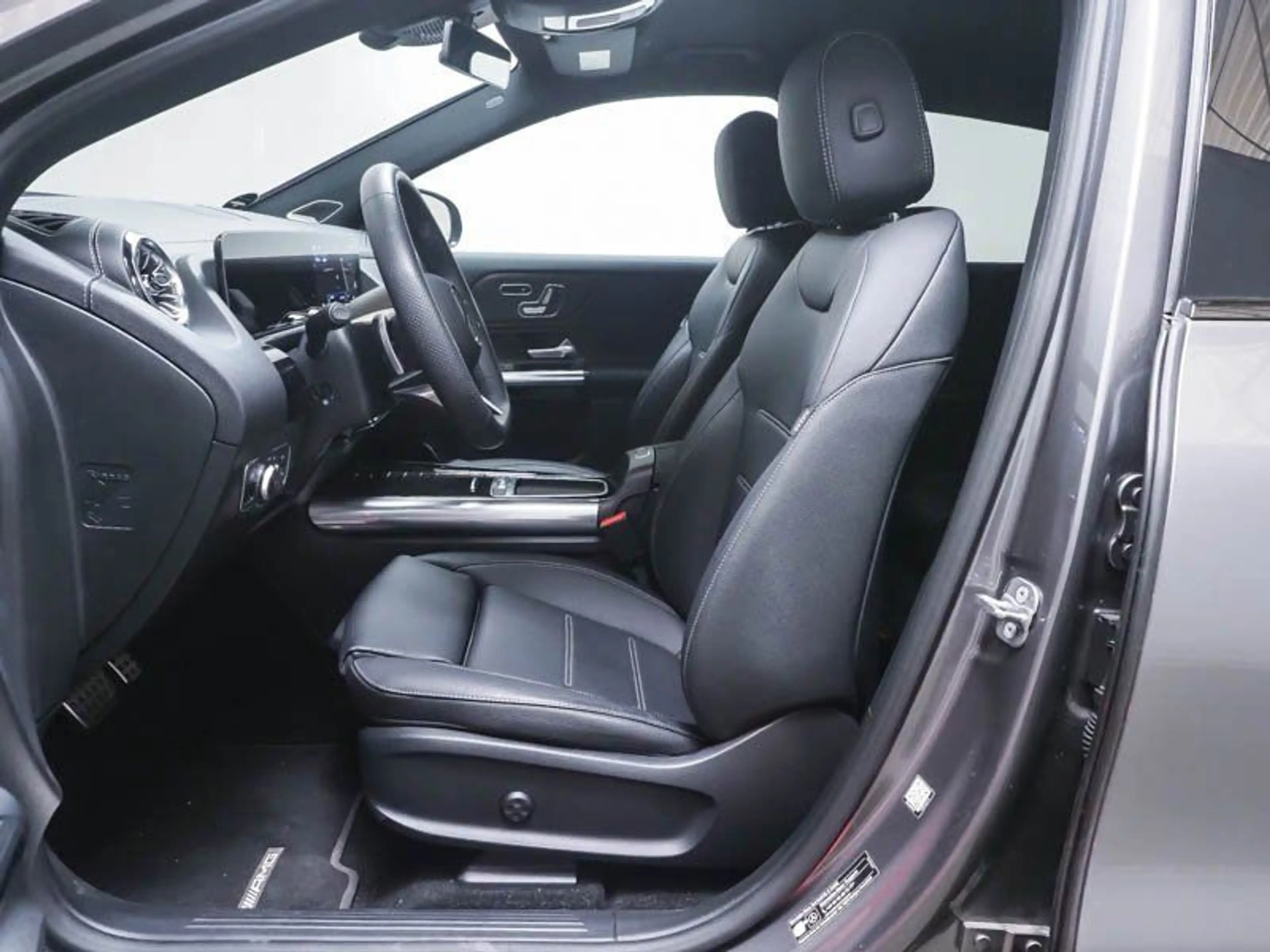 Mercedes-Benz EQA 300 4M AMG PREM+AHK+FAHRASSI+HUD+360°+MEMORY — photo 5