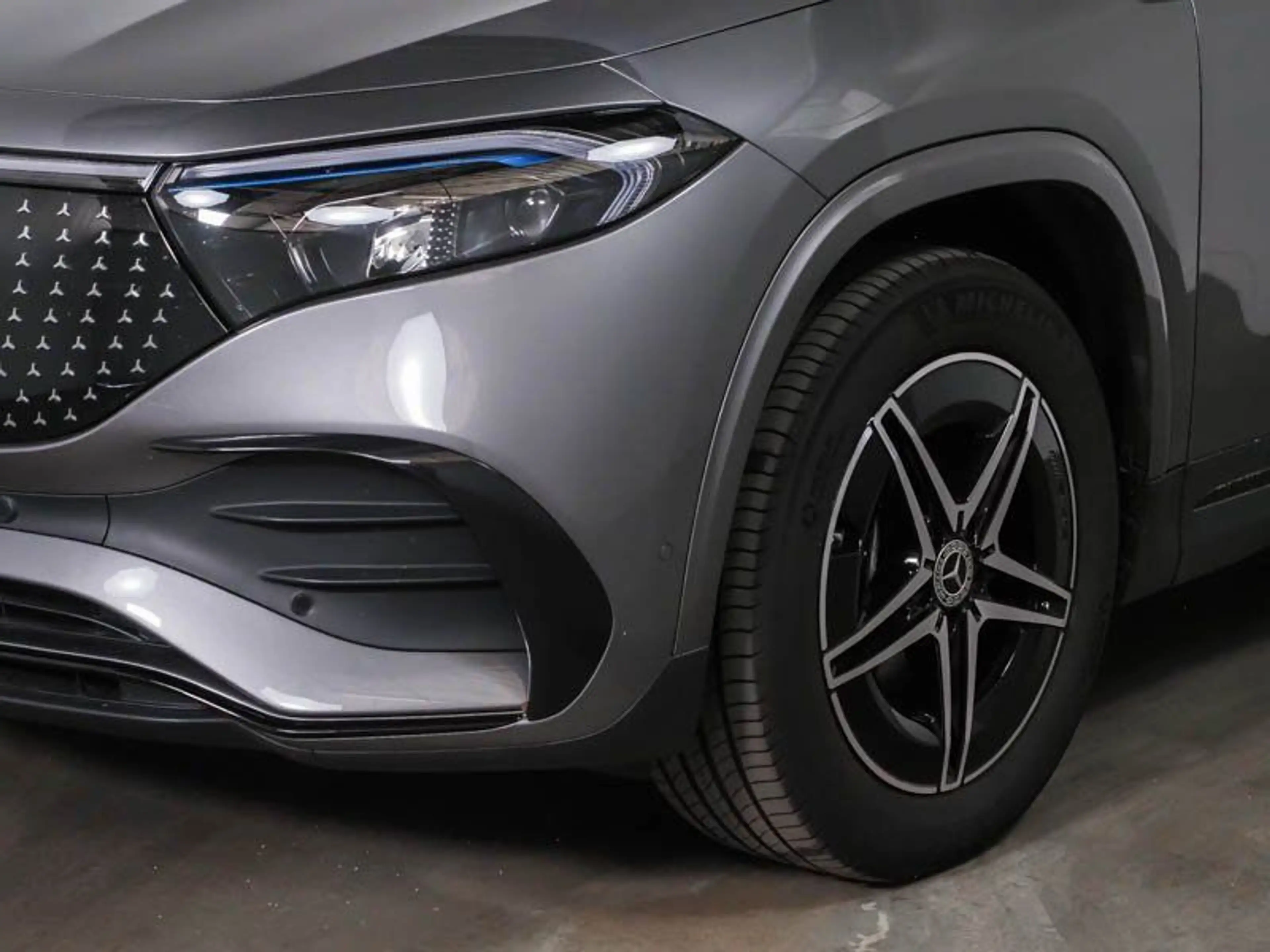 Mercedes-Benz EQA 300 4M AMG PREM+AHK+FAHRASSI+HUD+360°+MEMORY — photo 3