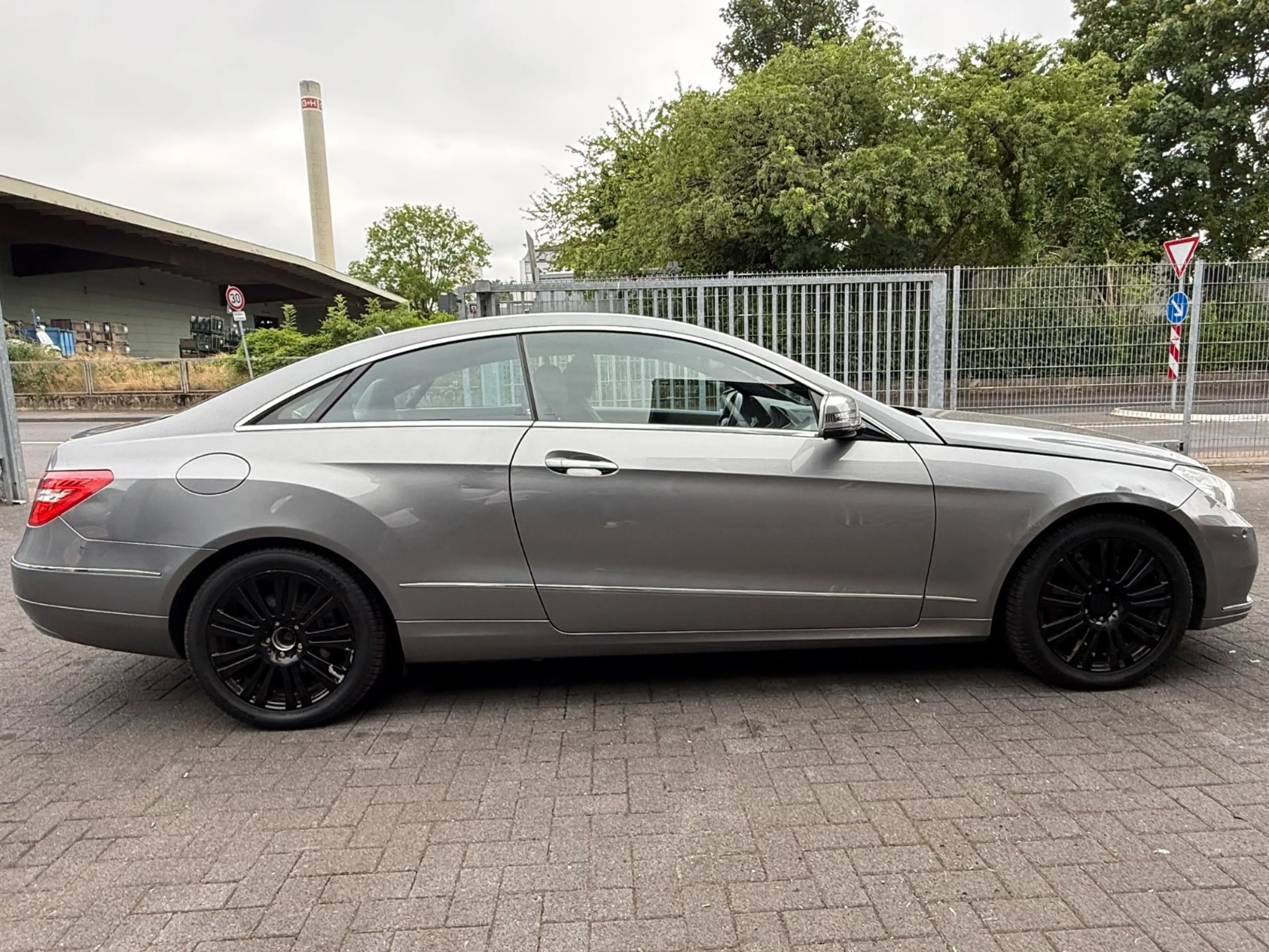 Mercedes-Benz E 200 Coupe CGI BlueEfficiency*Automat*GARANTIE — photo 4
