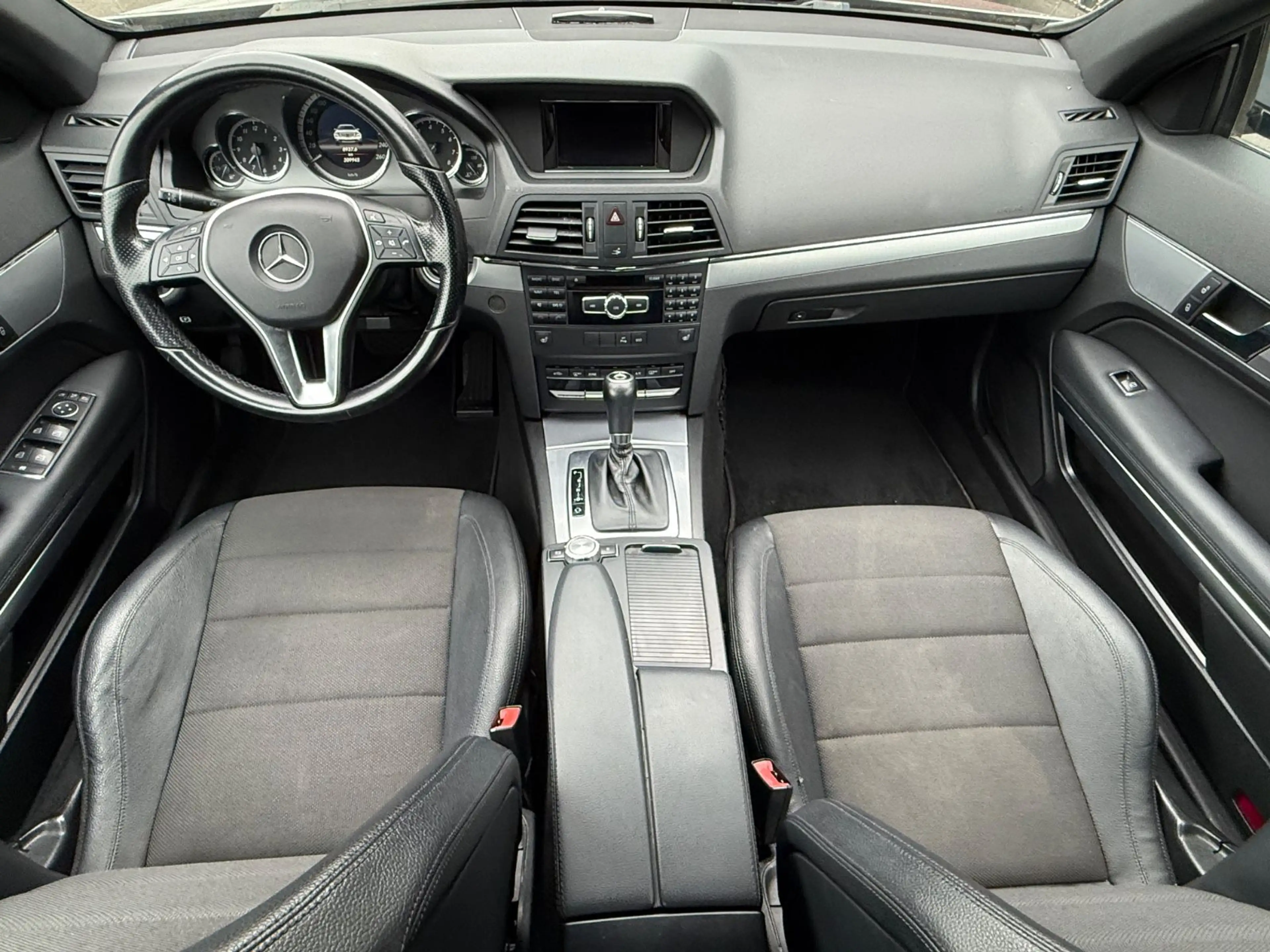 Mercedes-Benz E 200 Coupe CGI BlueEfficiency*Automat*GARANTIE — photo 12