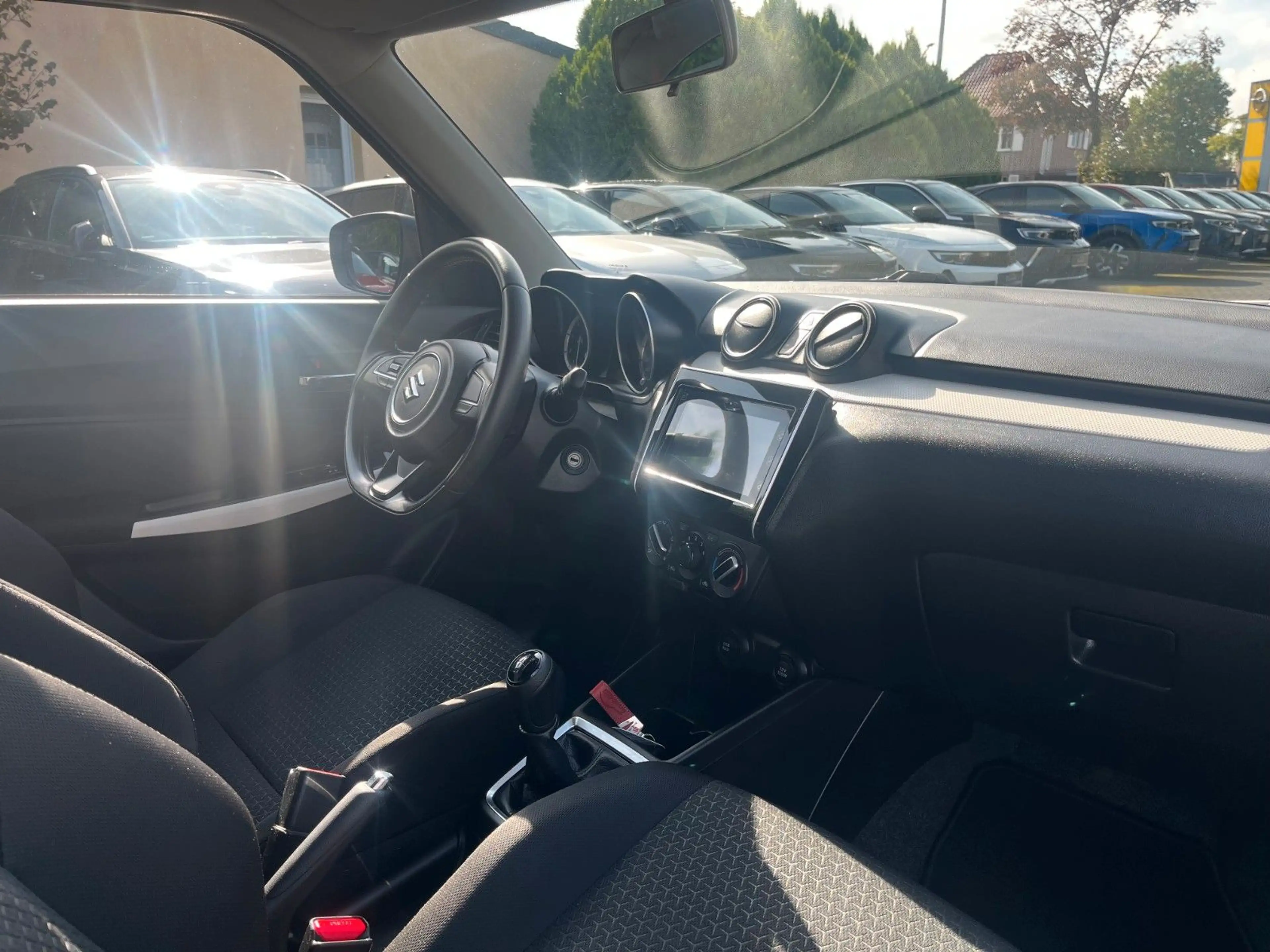 Suzuki Swift Comfort Hybrid /Allwetter/Kamera/CarPlay — photo 13