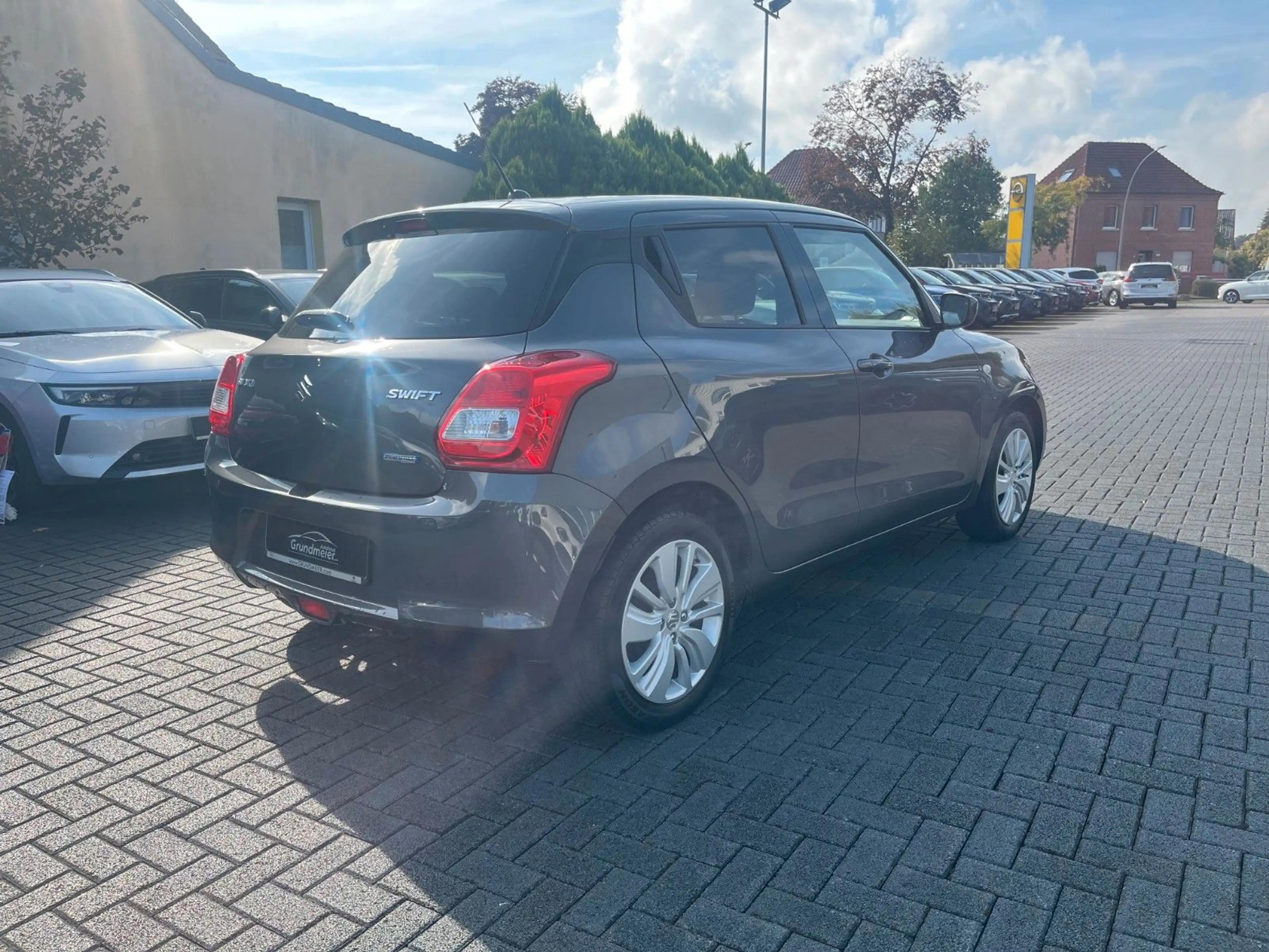 Suzuki Swift Comfort Hybrid /Allwetter/Kamera/CarPlay — photo 4