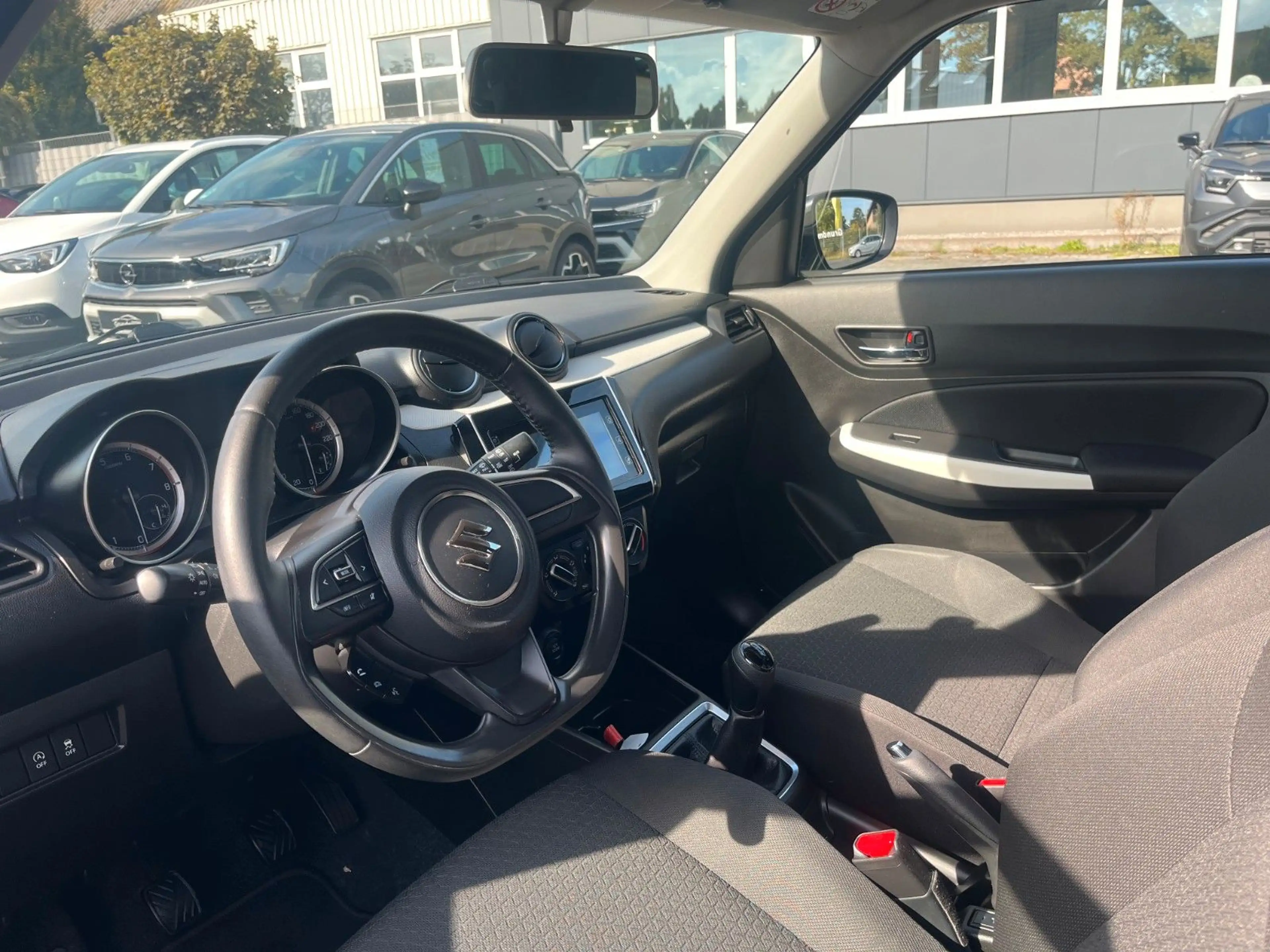 Suzuki Swift Comfort Hybrid /Allwetter/Kamera/CarPlay — photo 11