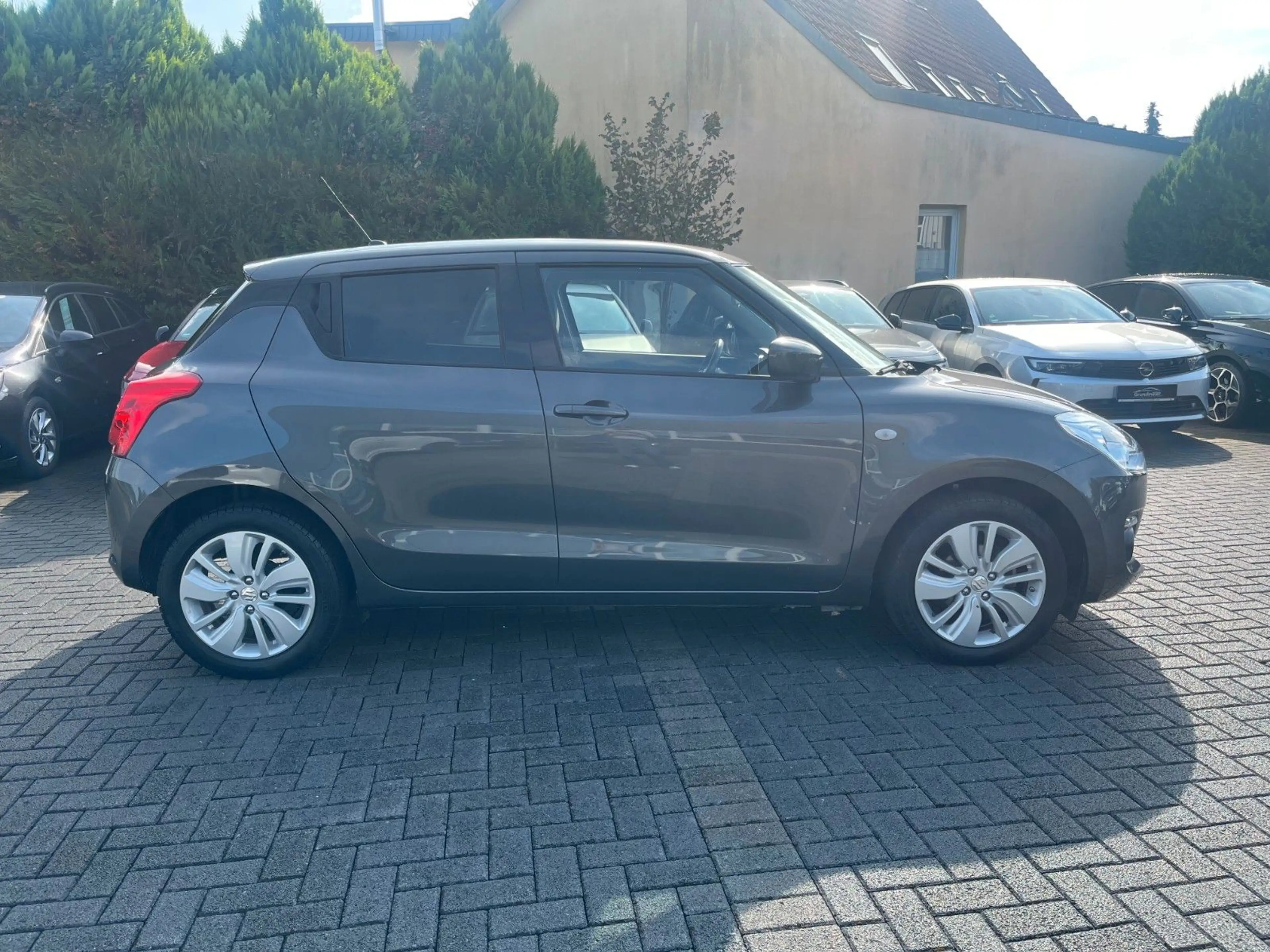 Suzuki Swift Comfort Hybrid /Allwetter/Kamera/CarPlay — photo 3