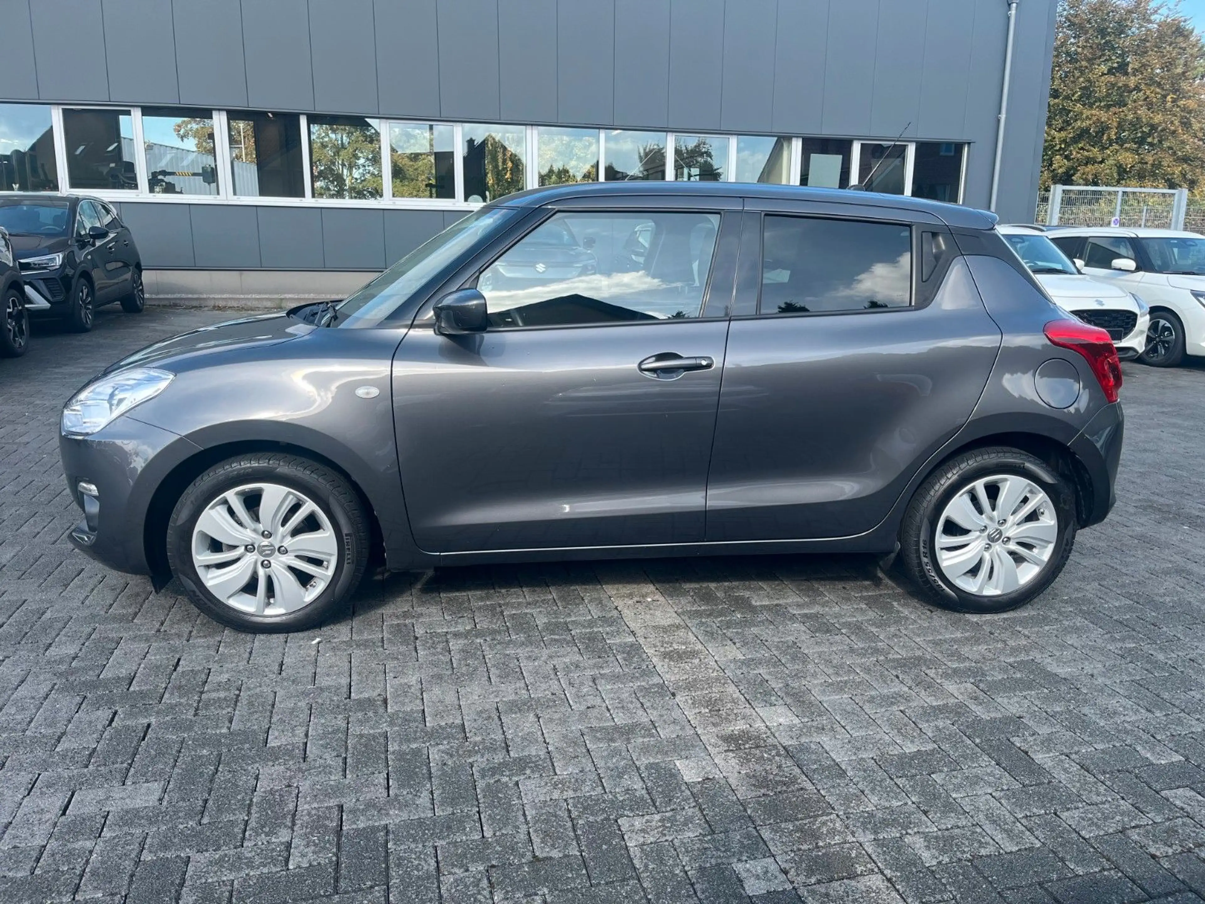Suzuki Swift Comfort Hybrid /Allwetter/Kamera/CarPlay — photo 7