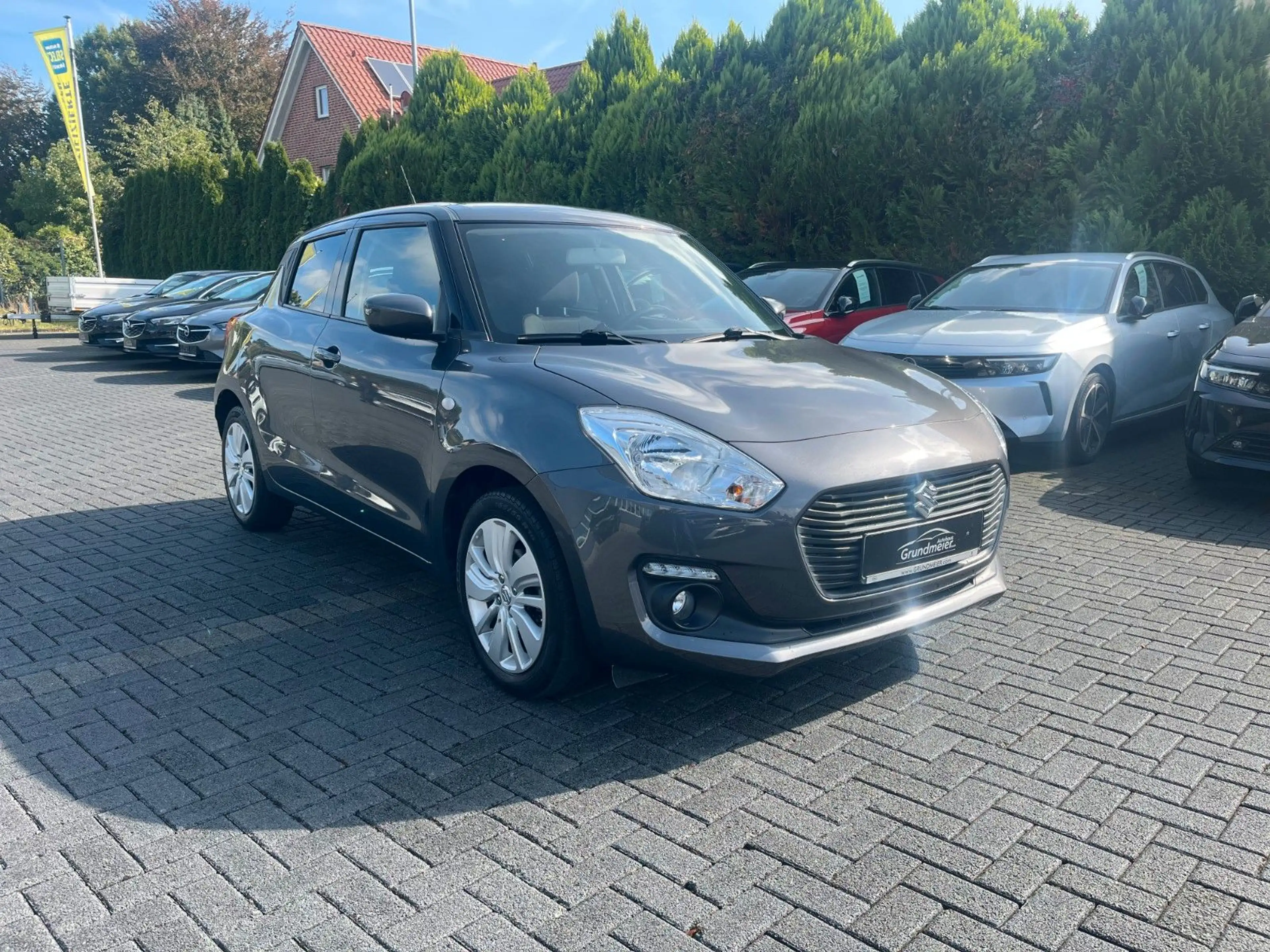 Suzuki Swift Comfort Hybrid /Allwetter/Kamera/CarPlay — photo 2