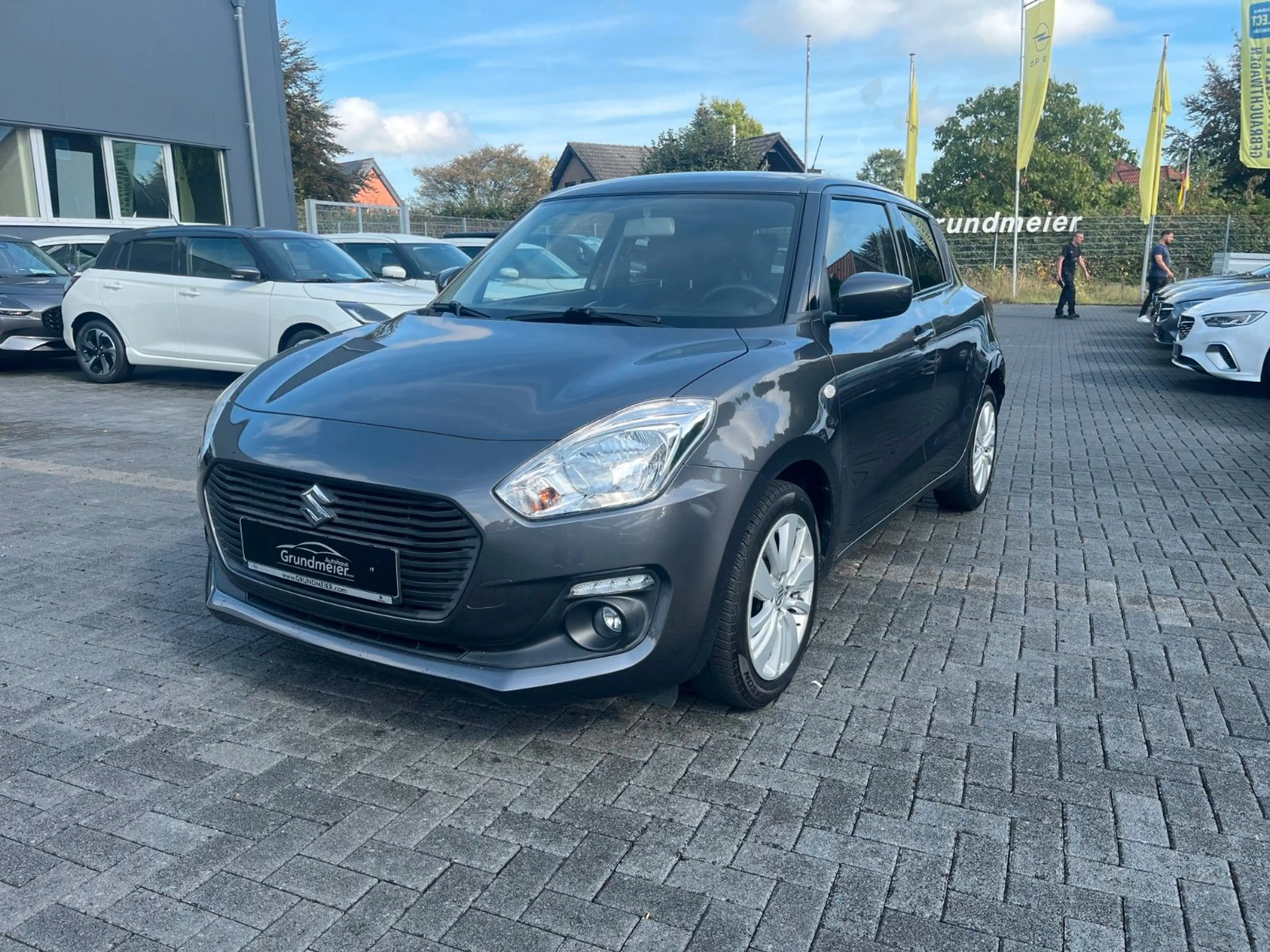 Suzuki Swift Comfort Hybrid /Allwetter/Kamera/CarPlay — photo 8