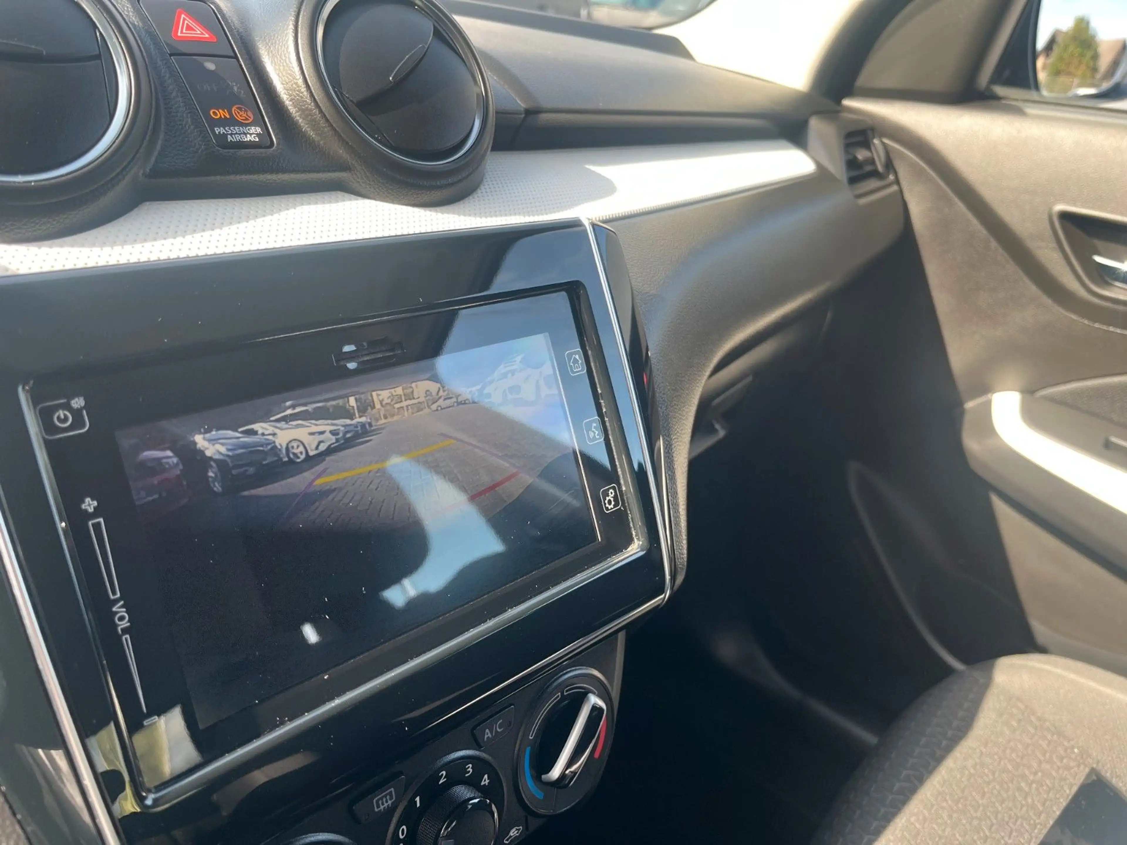 Suzuki Swift Comfort Hybrid /Allwetter/Kamera/CarPlay — photo 15