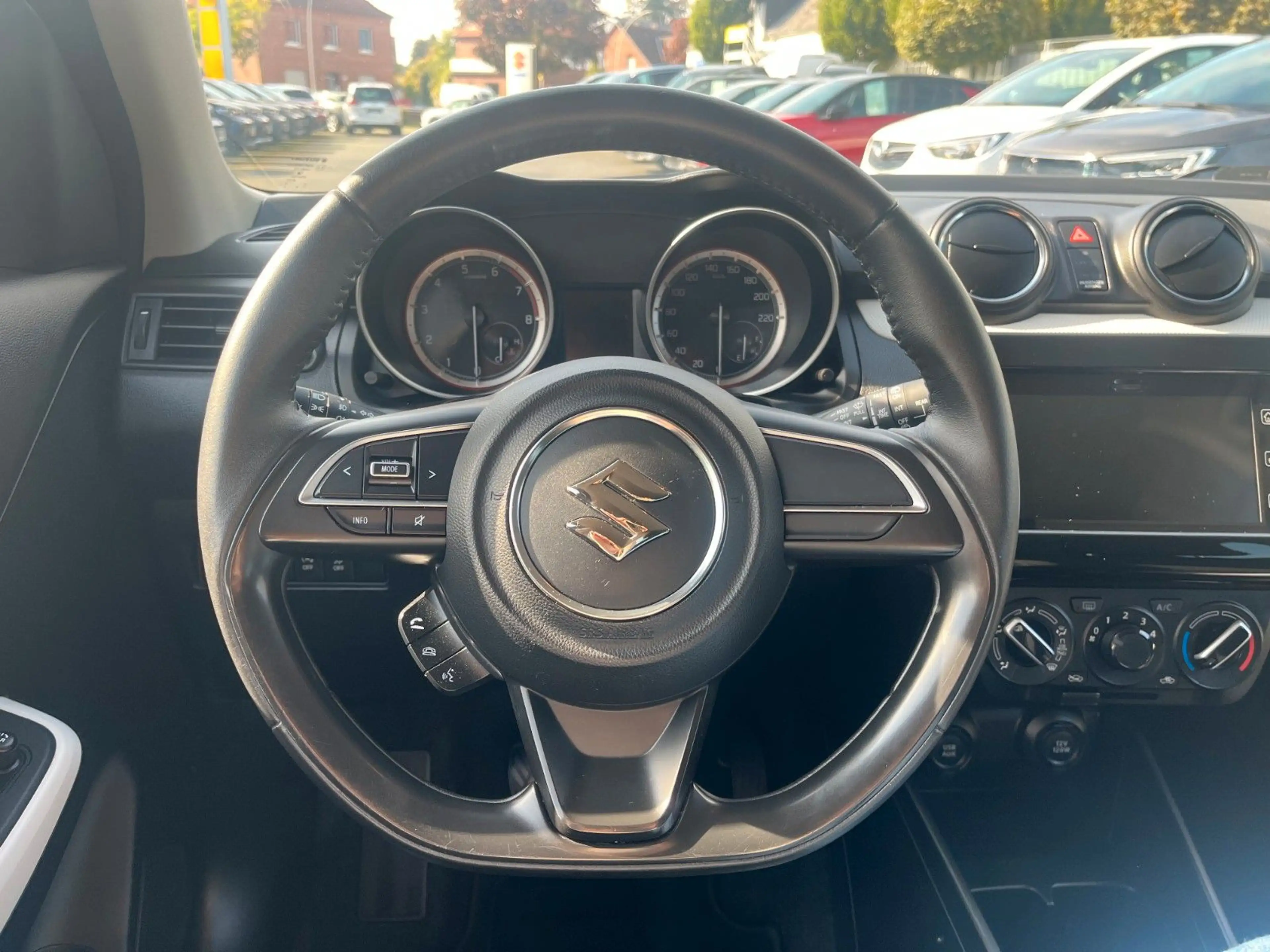 Suzuki Swift Comfort Hybrid /Allwetter/Kamera/CarPlay — photo 12