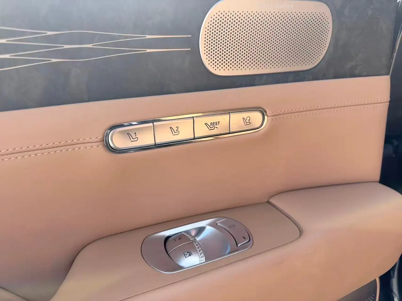 Genesis G90 снимка Genesis G90