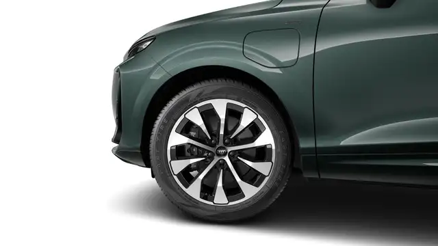 Audi Q3 view 6