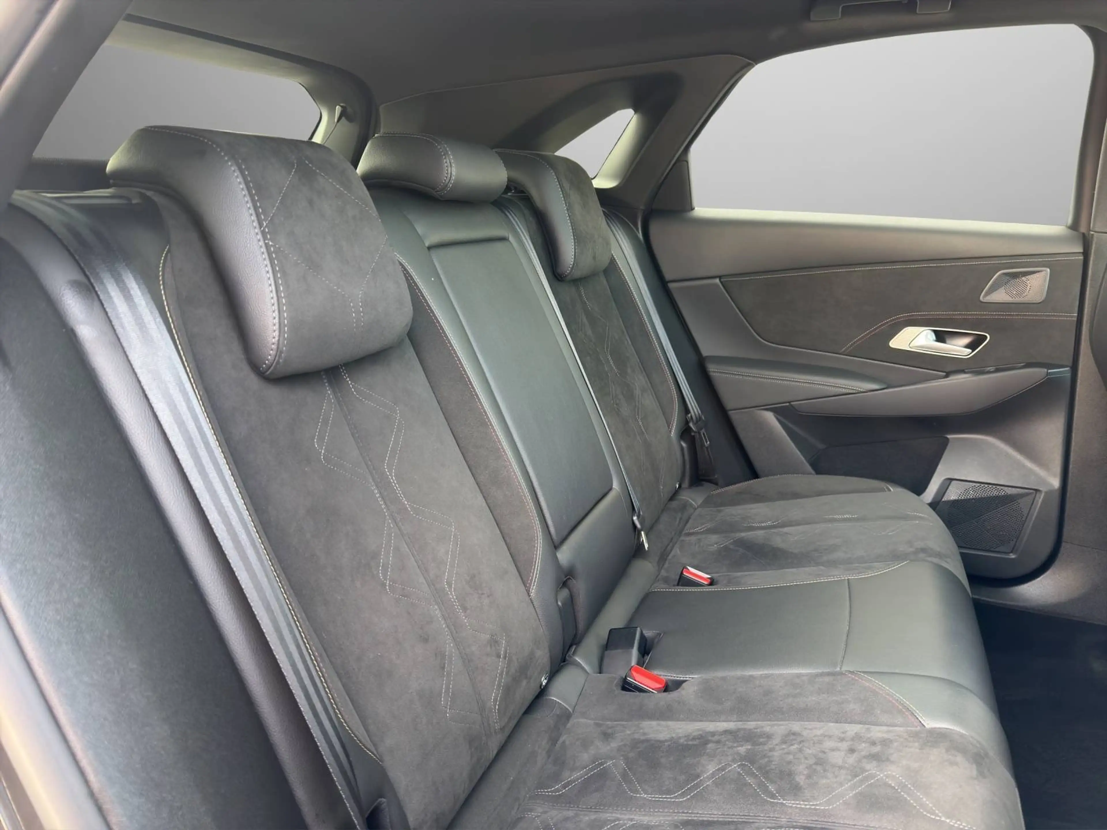 DS Automobiles DS 7 Crossback BlueHDi 130 EAT8 Performance Line *PANO, ACC, LED* — photo 15