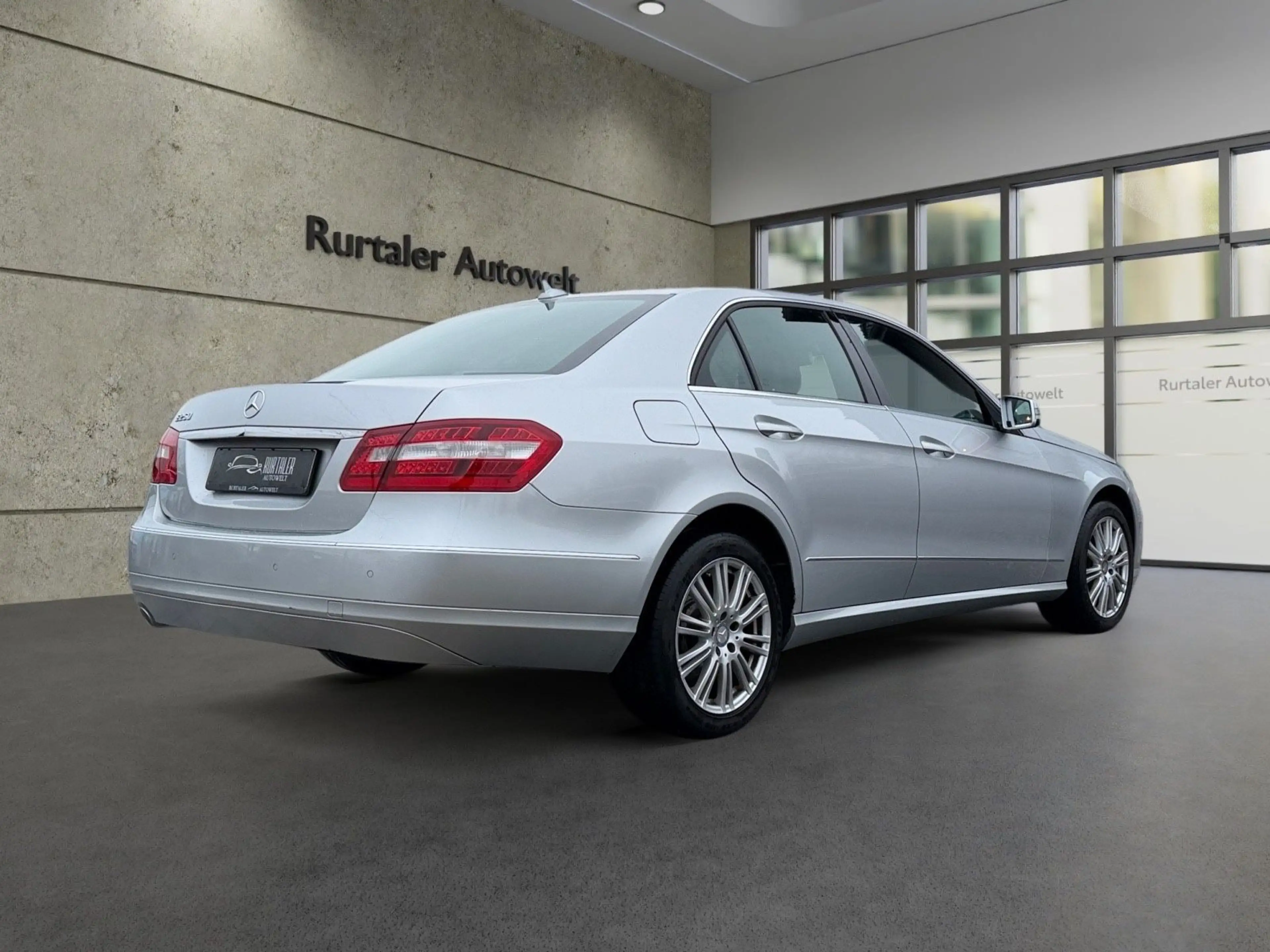 Mercedes-Benz E 250 E Limousine E 250 CGI BlueEfficiency *NAVI — photo 5