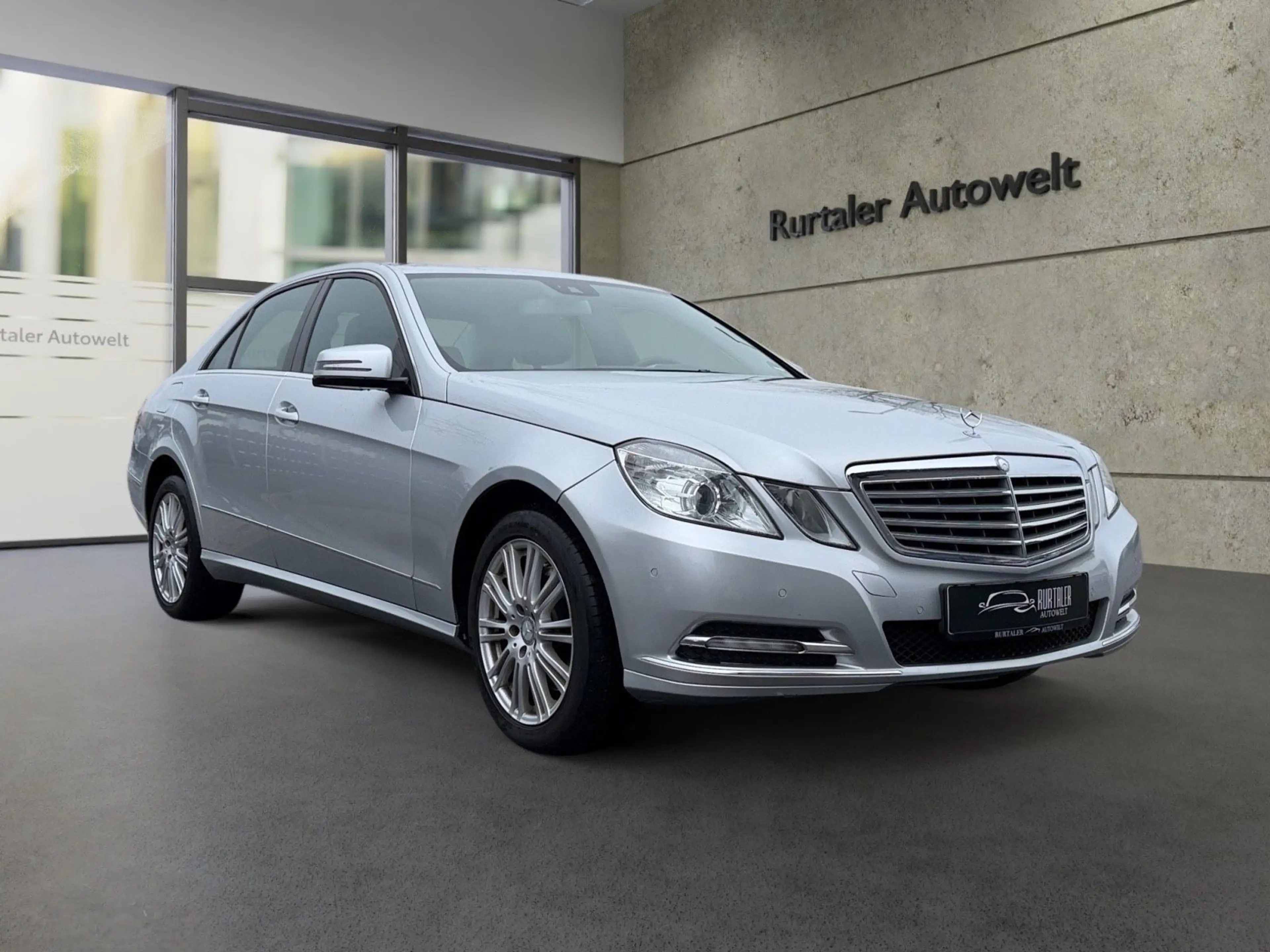 Mercedes-Benz E 250 E Limousine E 250 CGI BlueEfficiency *NAVI — photo 7