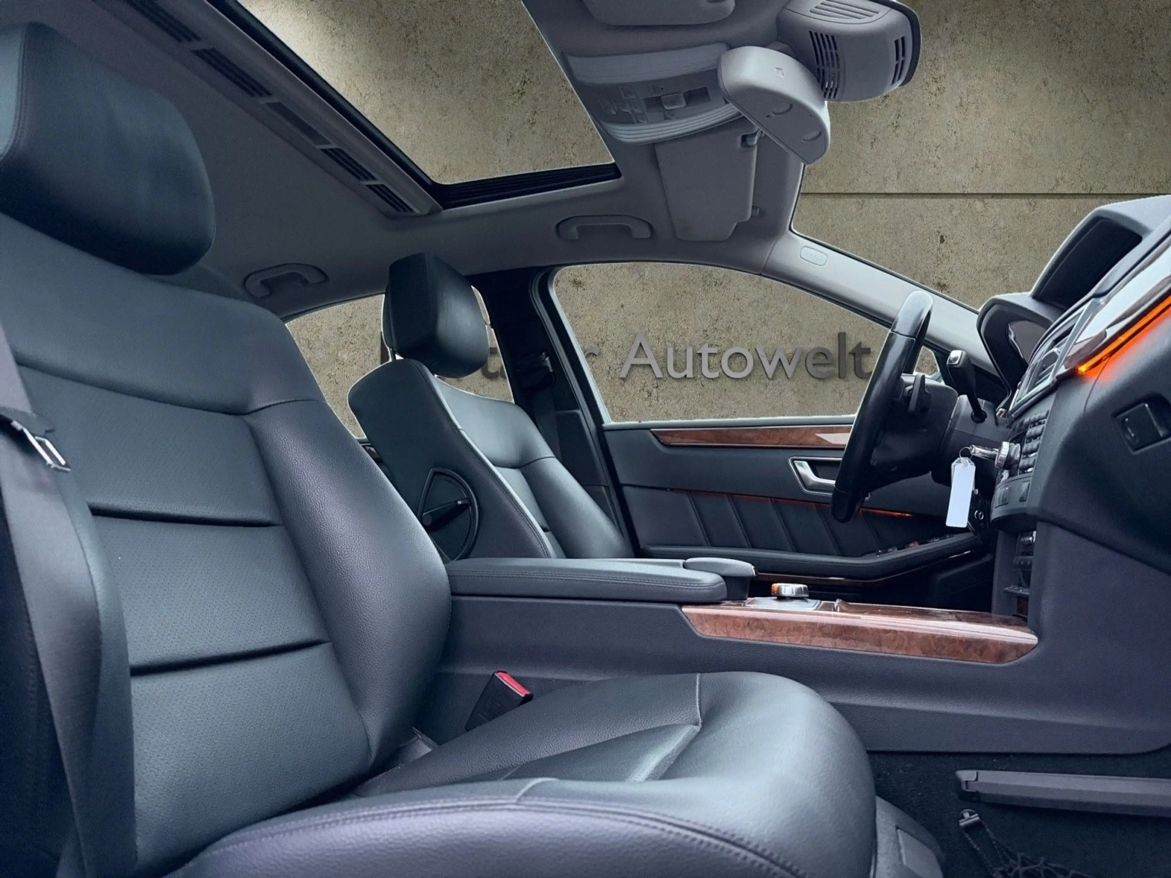 Mercedes-Benz E 250 E Limousine E 250 CGI BlueEfficiency *NAVI — photo 15