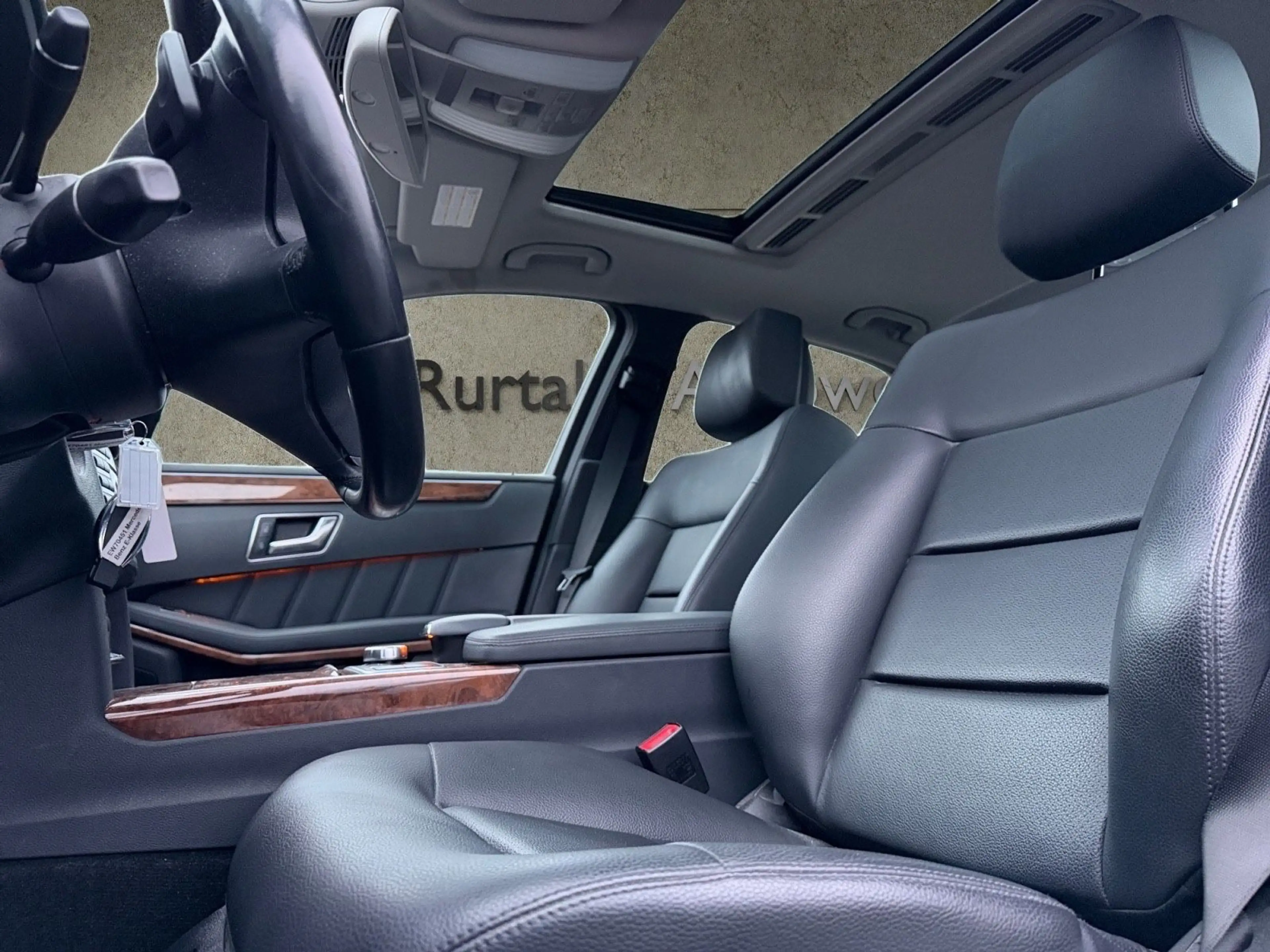 Mercedes-Benz E 250 E Limousine E 250 CGI BlueEfficiency *NAVI — photo 9