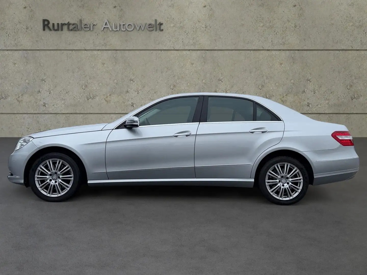 Mercedes-Benz E 250 E Limousine E 250 CGI BlueEfficiency *NAVI Argent - 2