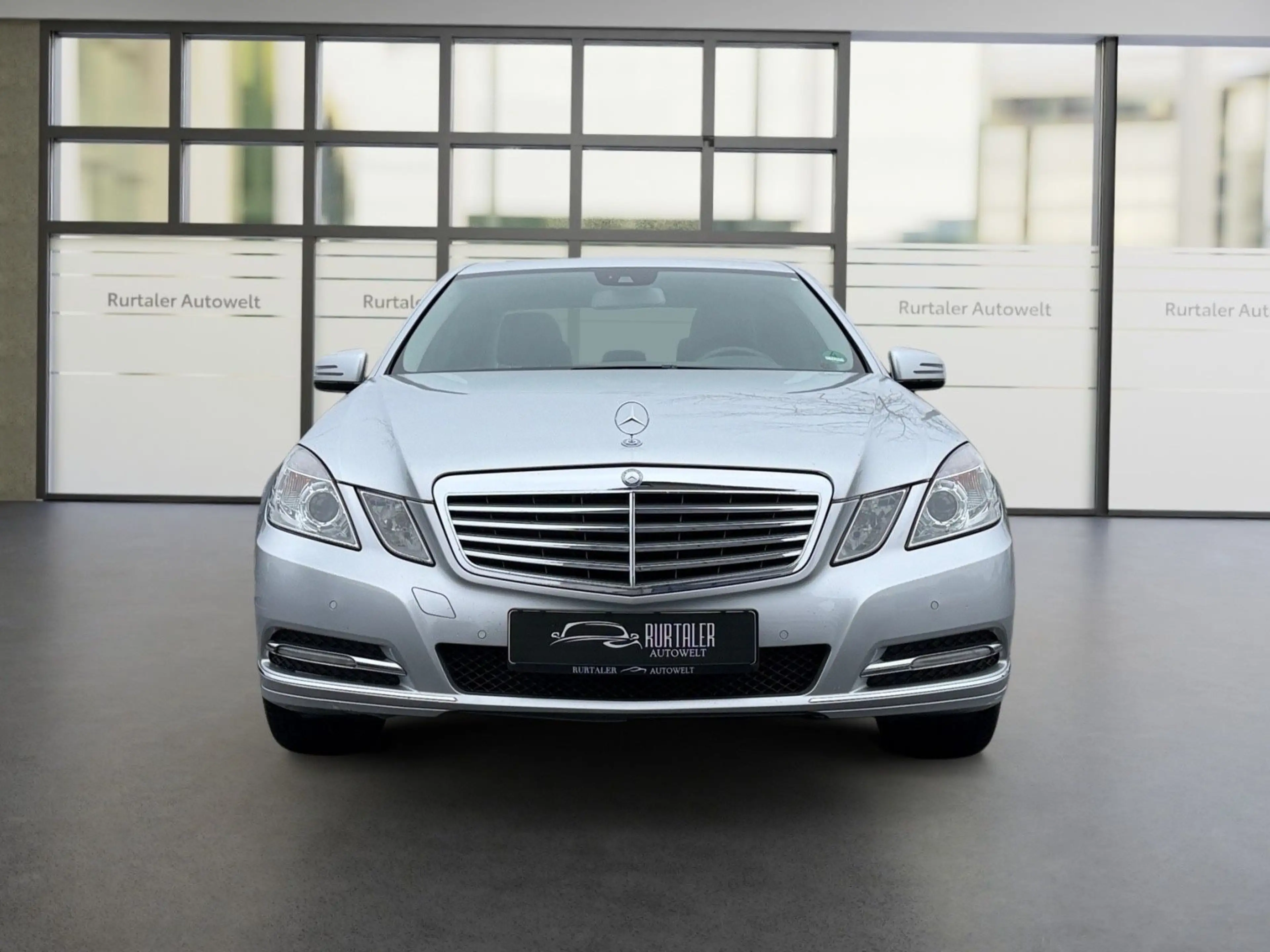 Mercedes-Benz E 250 E Limousine E 250 CGI BlueEfficiency *NAVI — photo 8
