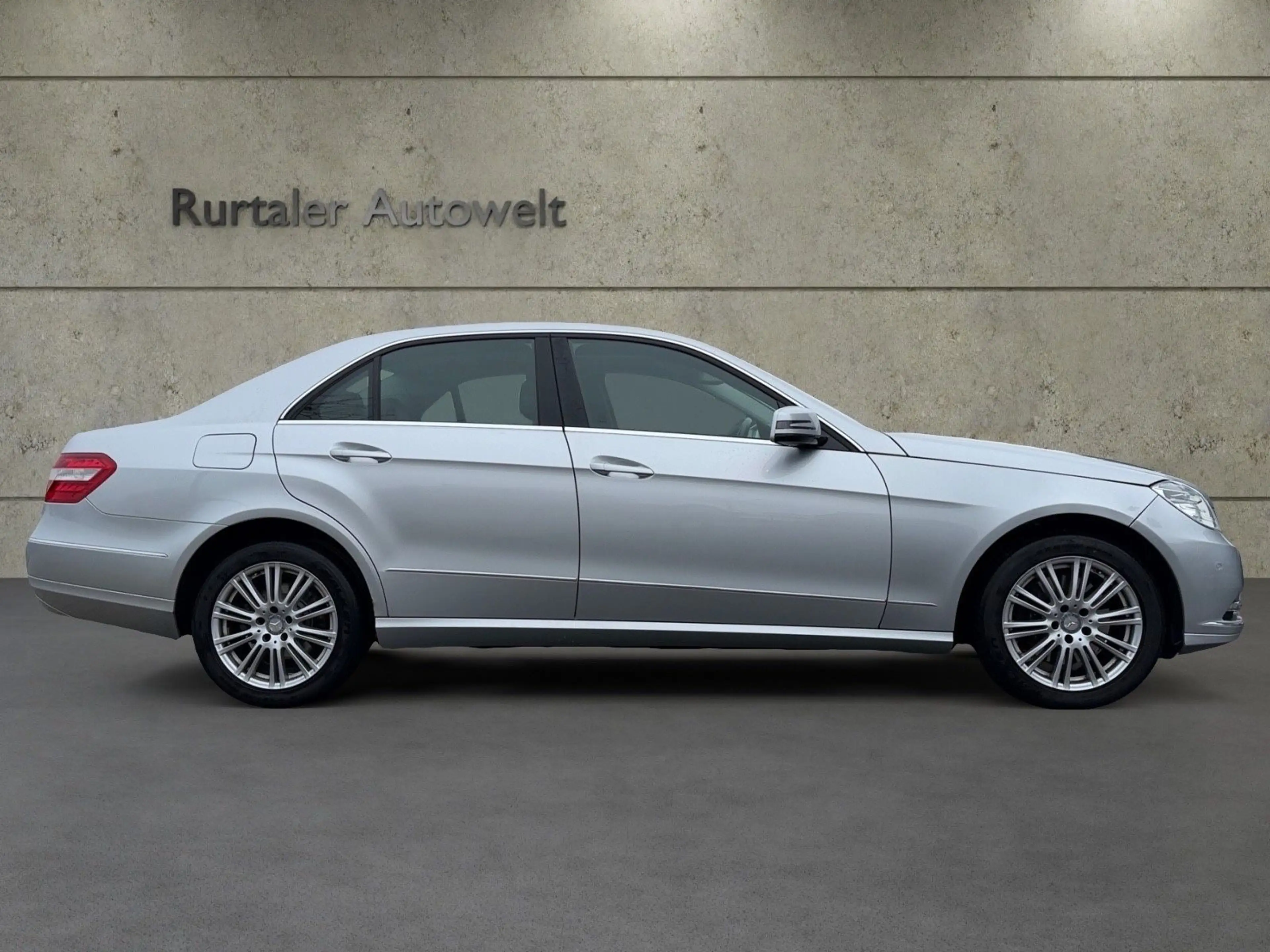 Mercedes-Benz E 250 E Limousine E 250 CGI BlueEfficiency *NAVI — photo 6