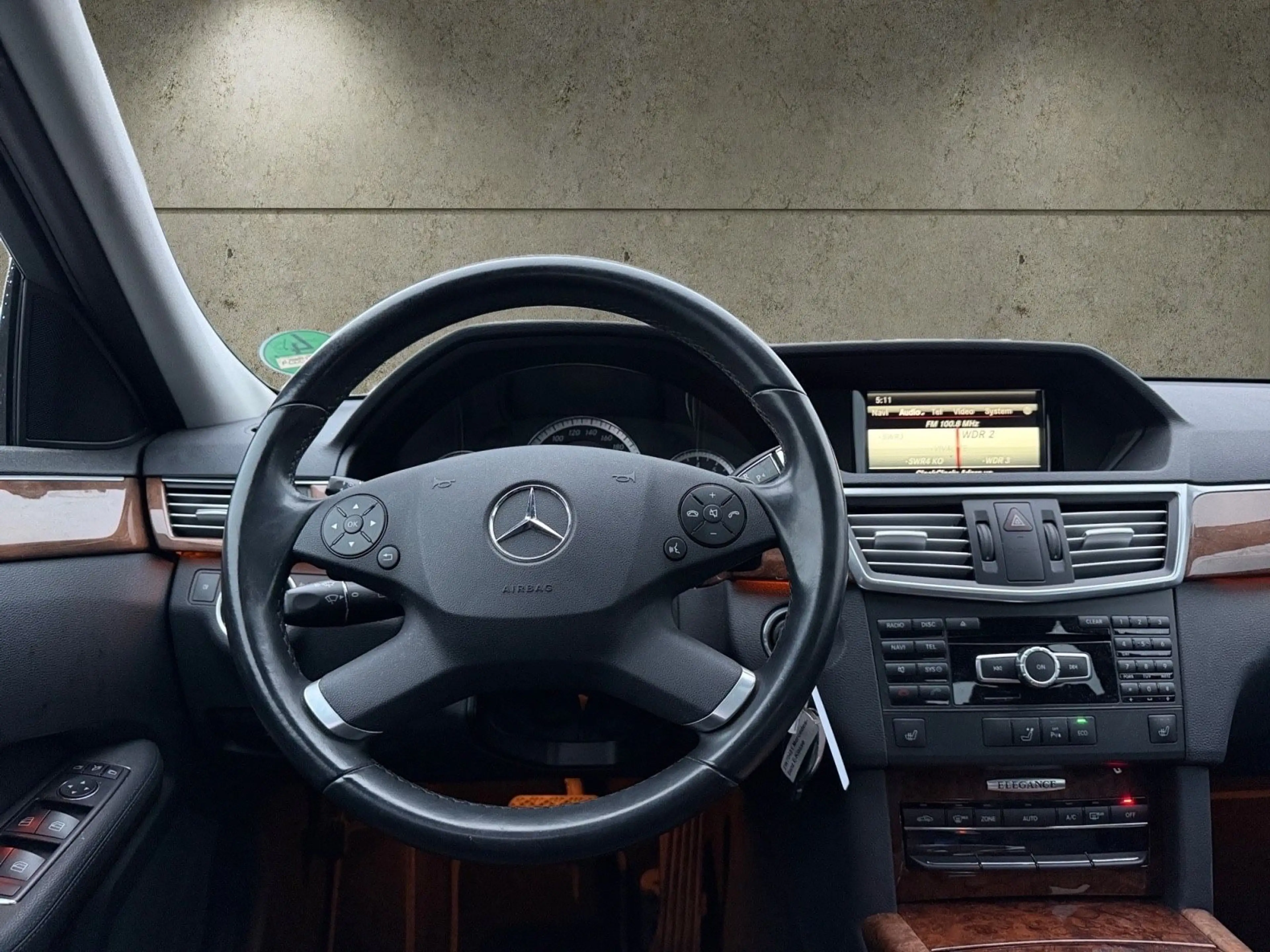 Mercedes-Benz E 250 E Limousine E 250 CGI BlueEfficiency *NAVI — photo 13