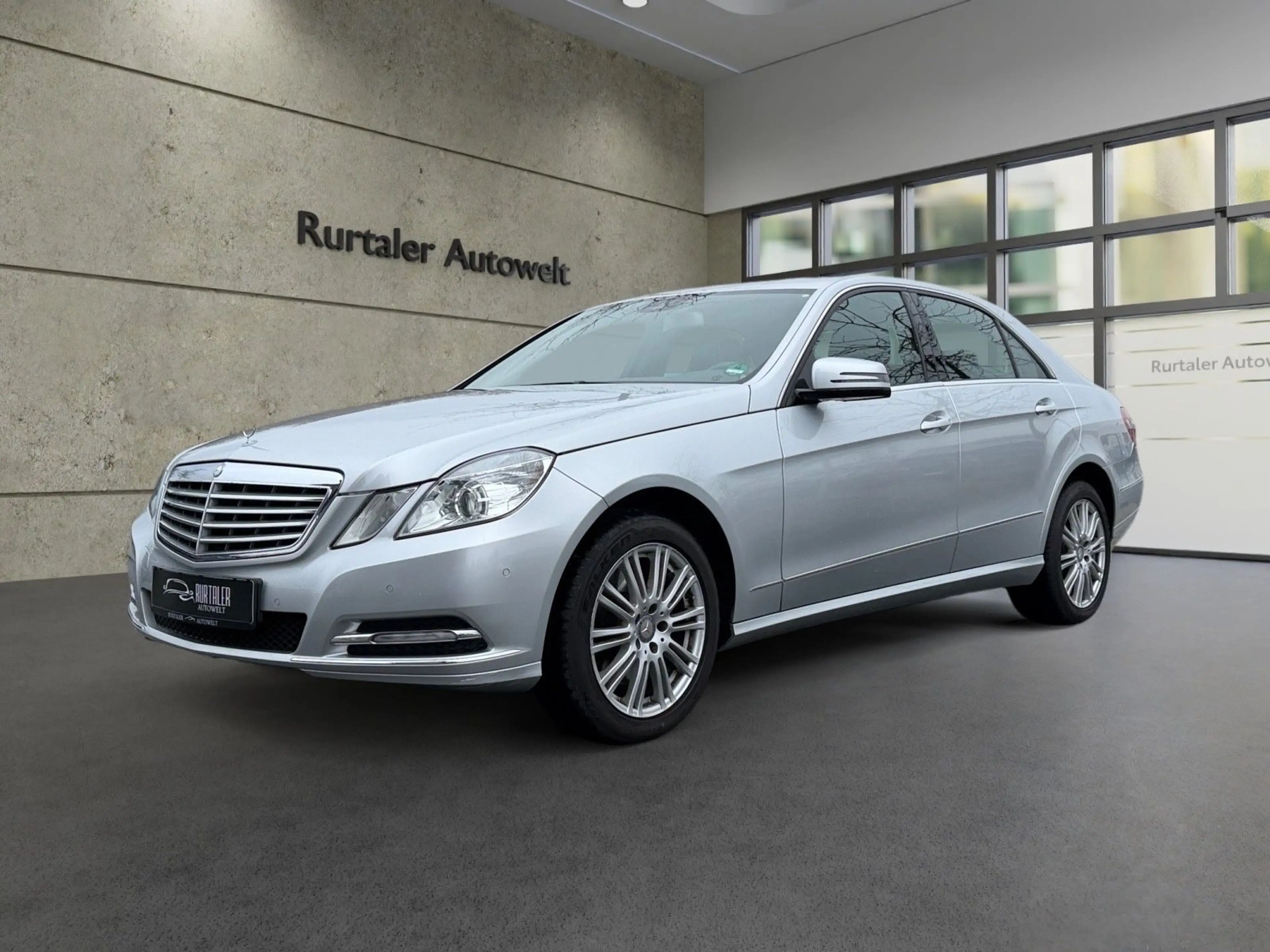 Mercedes-Benz E 250 E Limousine E 250 CGI BlueEfficiency *NAVI