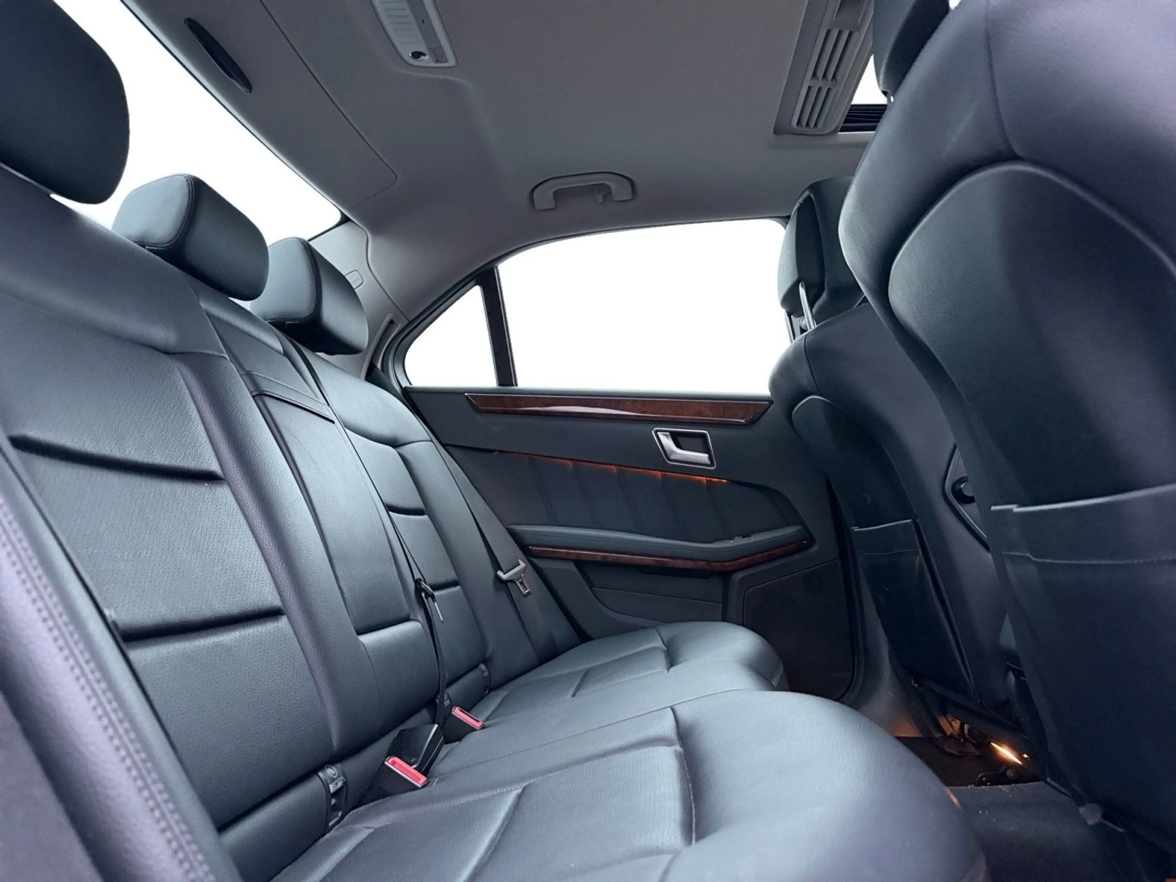 Mercedes-Benz E 250 E Limousine E 250 CGI BlueEfficiency *NAVI — photo 14