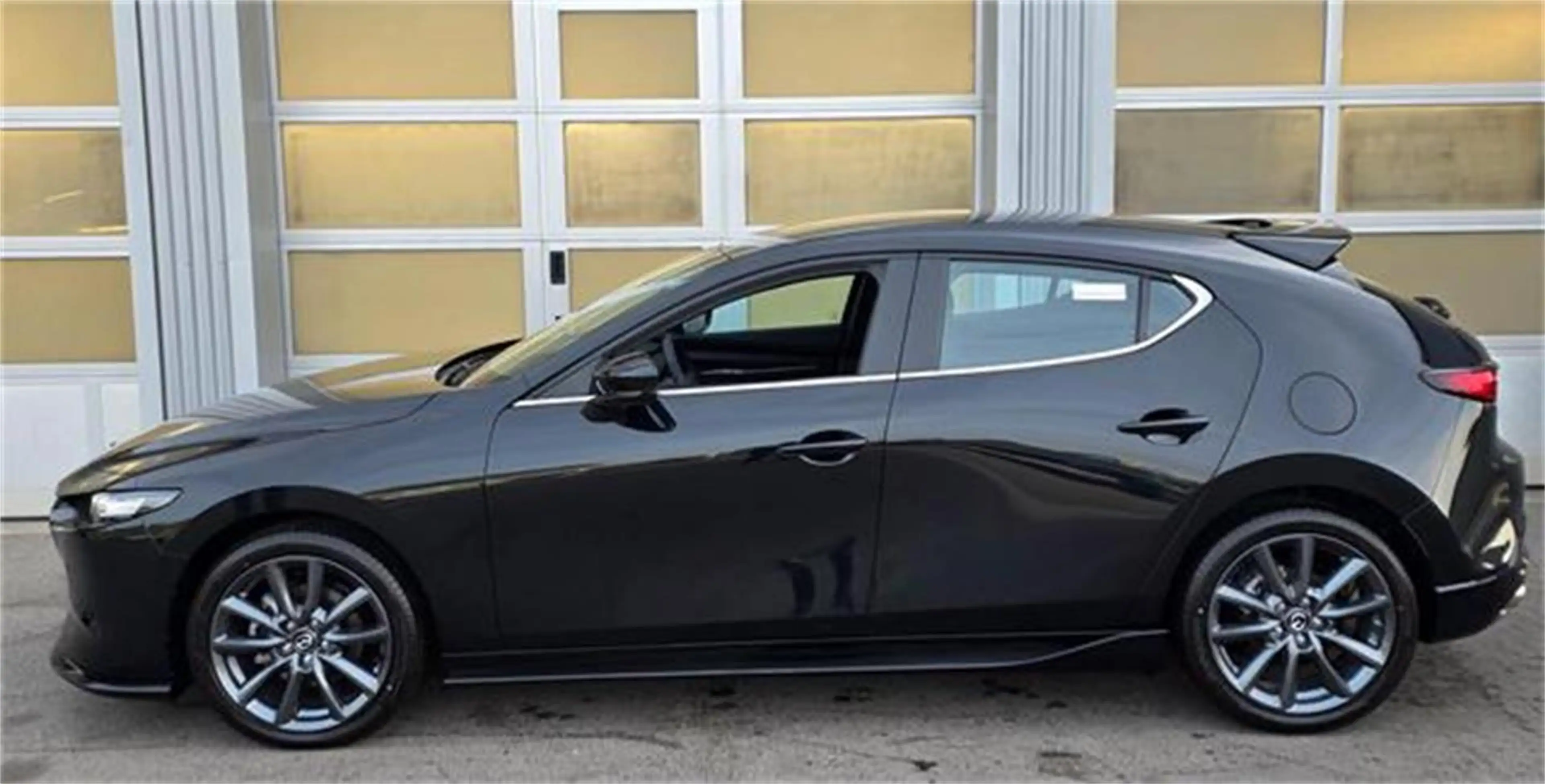 Mazda 3 e-Skyactiv-G140 Centre-Line mit Bodykit Piano sc — photo 2