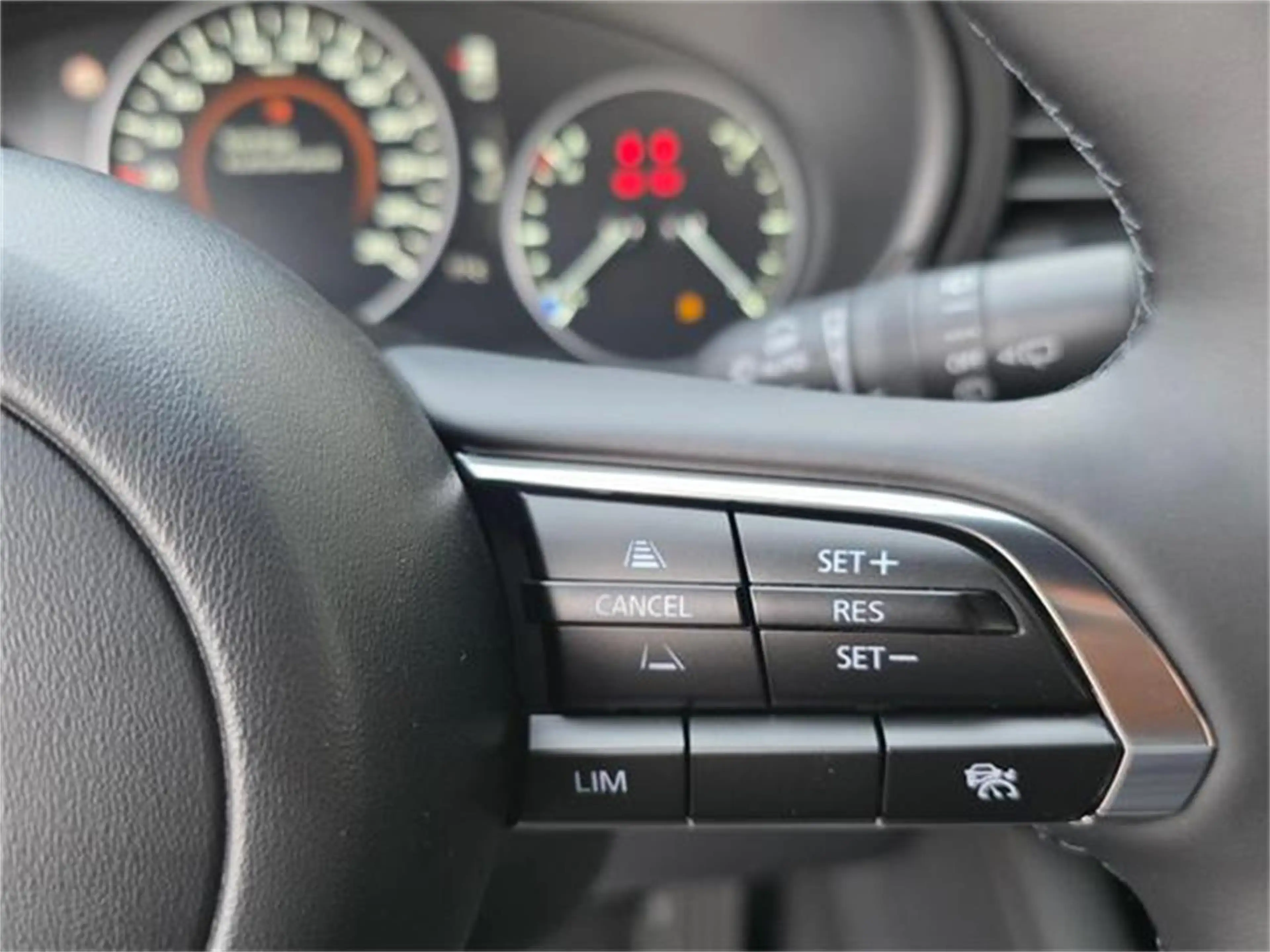 Mazda 3 e-Skyactiv-G140 Centre-Line mit Bodykit Piano sc — photo 8
