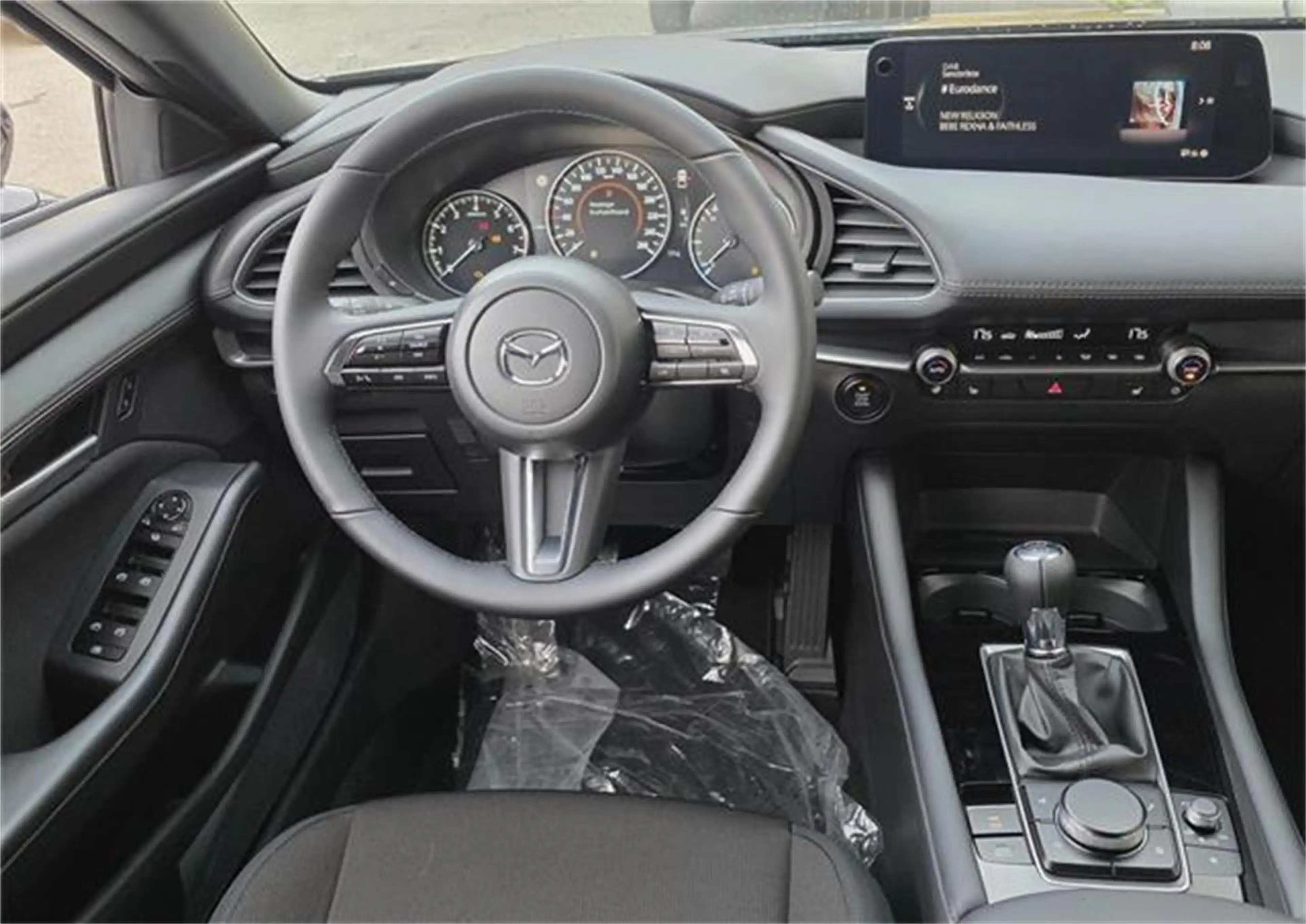 Mazda 3 e-Skyactiv-G140 Centre-Line mit Bodykit Piano sc — photo 6