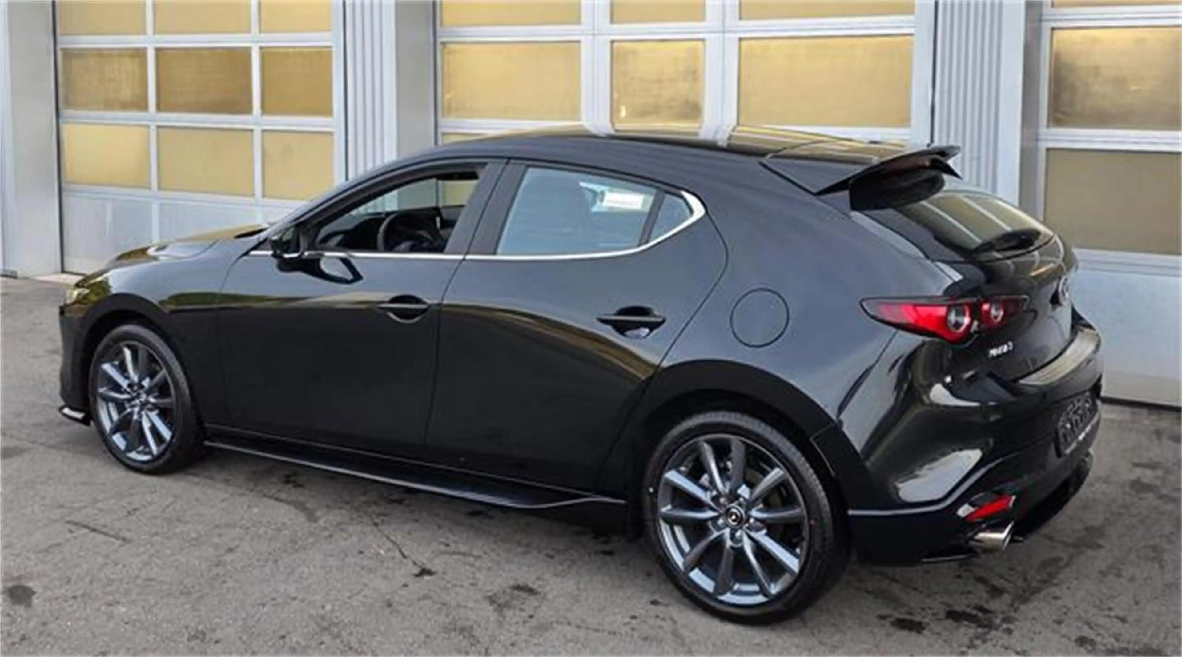 Mazda 3 e-Skyactiv-G140 Centre-Line mit Bodykit Piano sc — photo 3