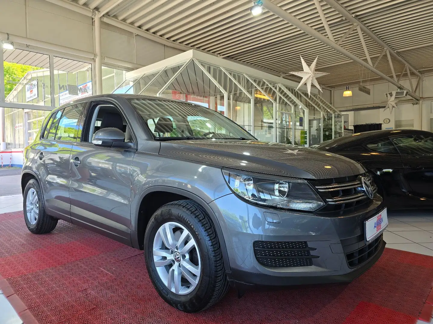 Volkswagen Tiguan Trend & Fun BMT+AHK+NAVI+PDC+ Gris - 1